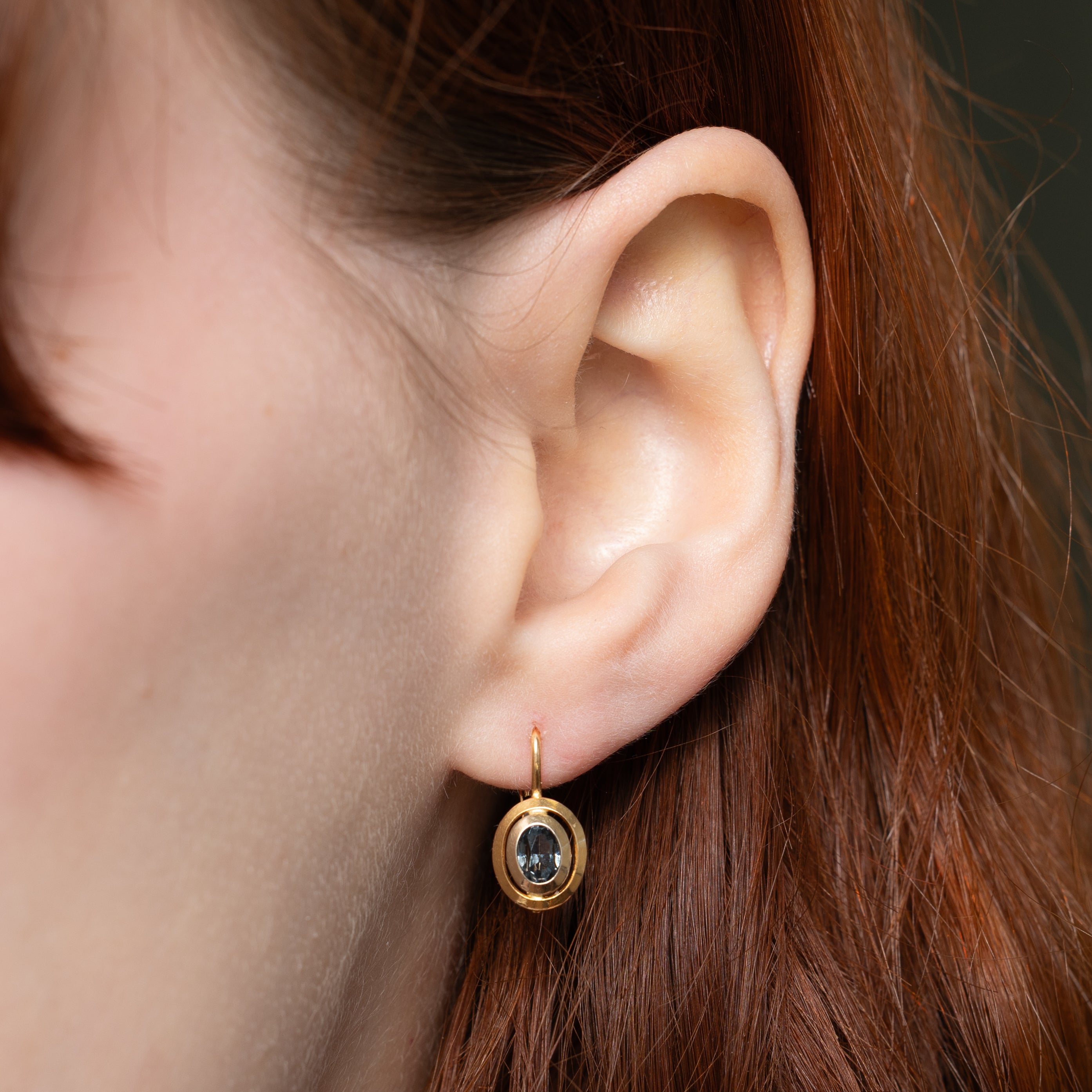 Boucles d'oreilles créoles en verre serti clos, ornées de diamants italiens en or 18 carats (0,60 ct au total)
