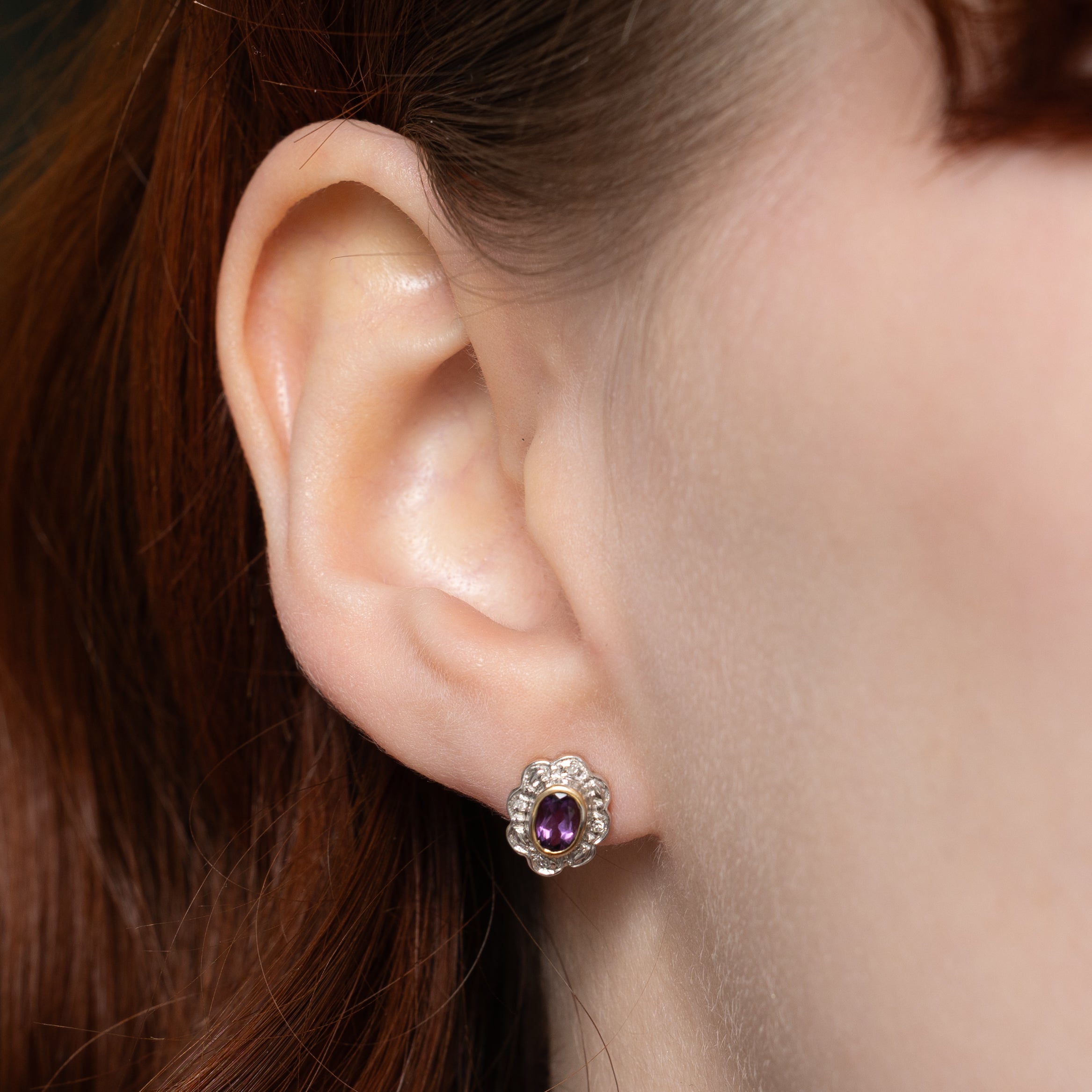 Boucles d'oreilles puces bicolores en améthyste et diamants festonnées | 0,36 ct, 0,04 ct