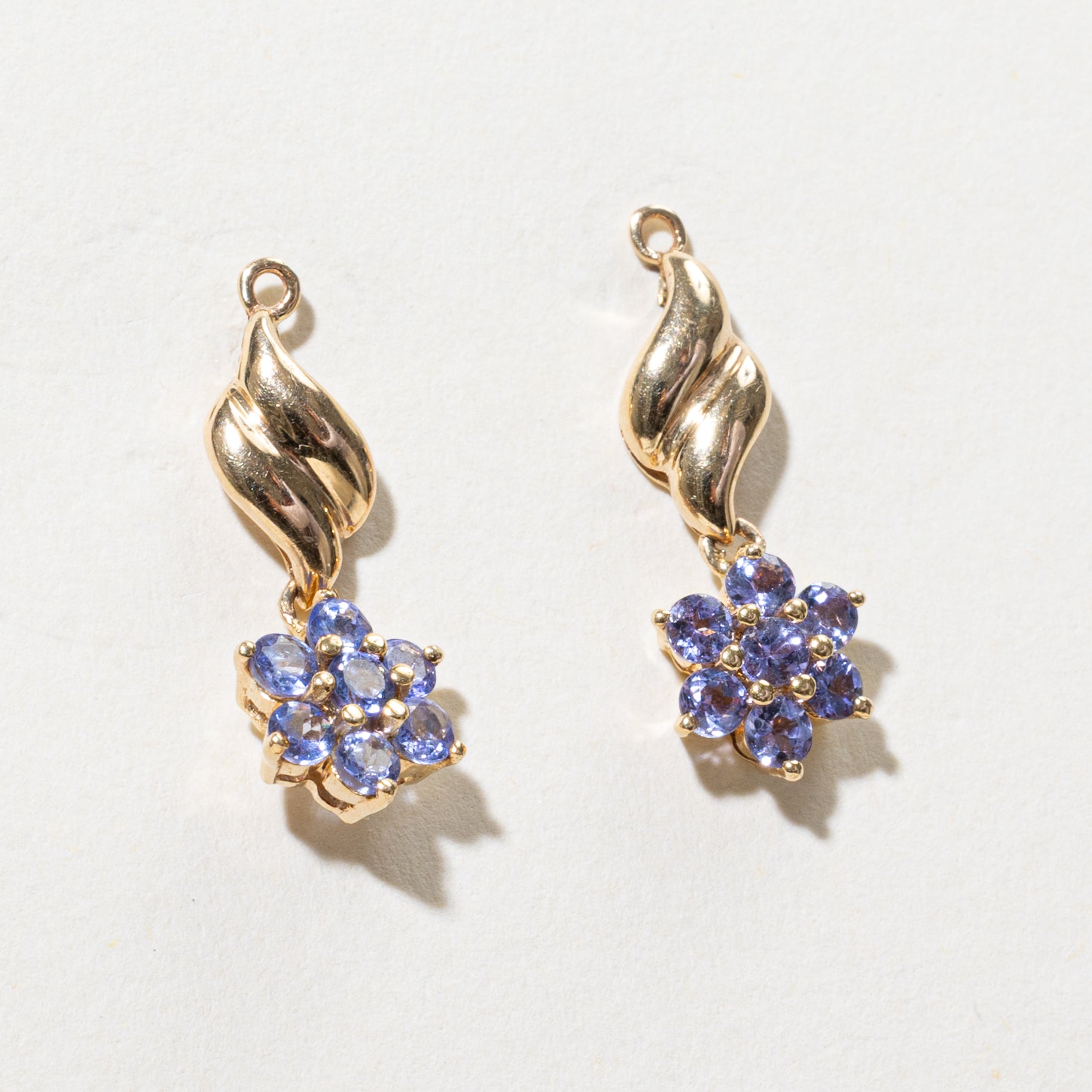Boucles d'oreilles pendantes en tanzanite, motif marguerite | 0,75 ct