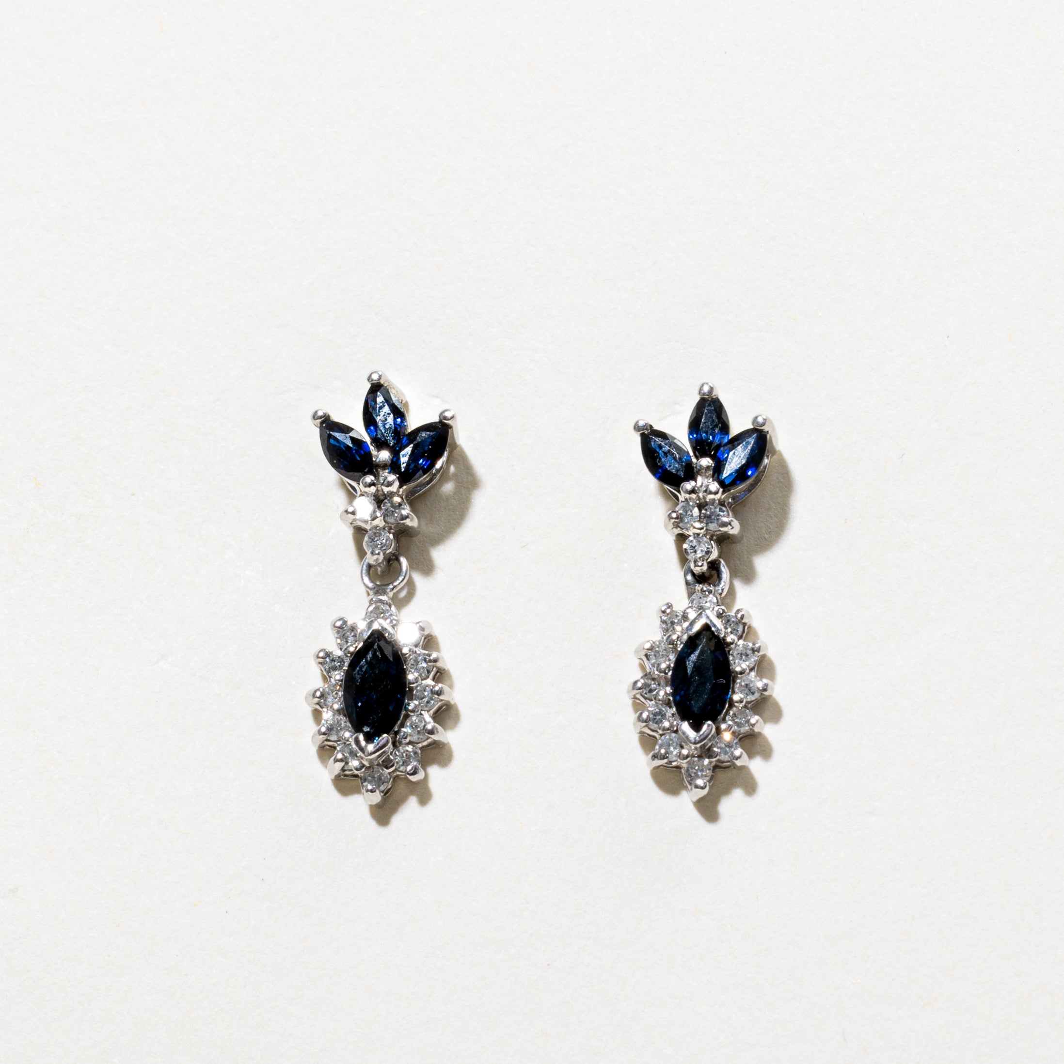 Boucles d'oreilles pendantes en saphir taille marquise et halo de diamants | 0,80 ct, 0,22 ct