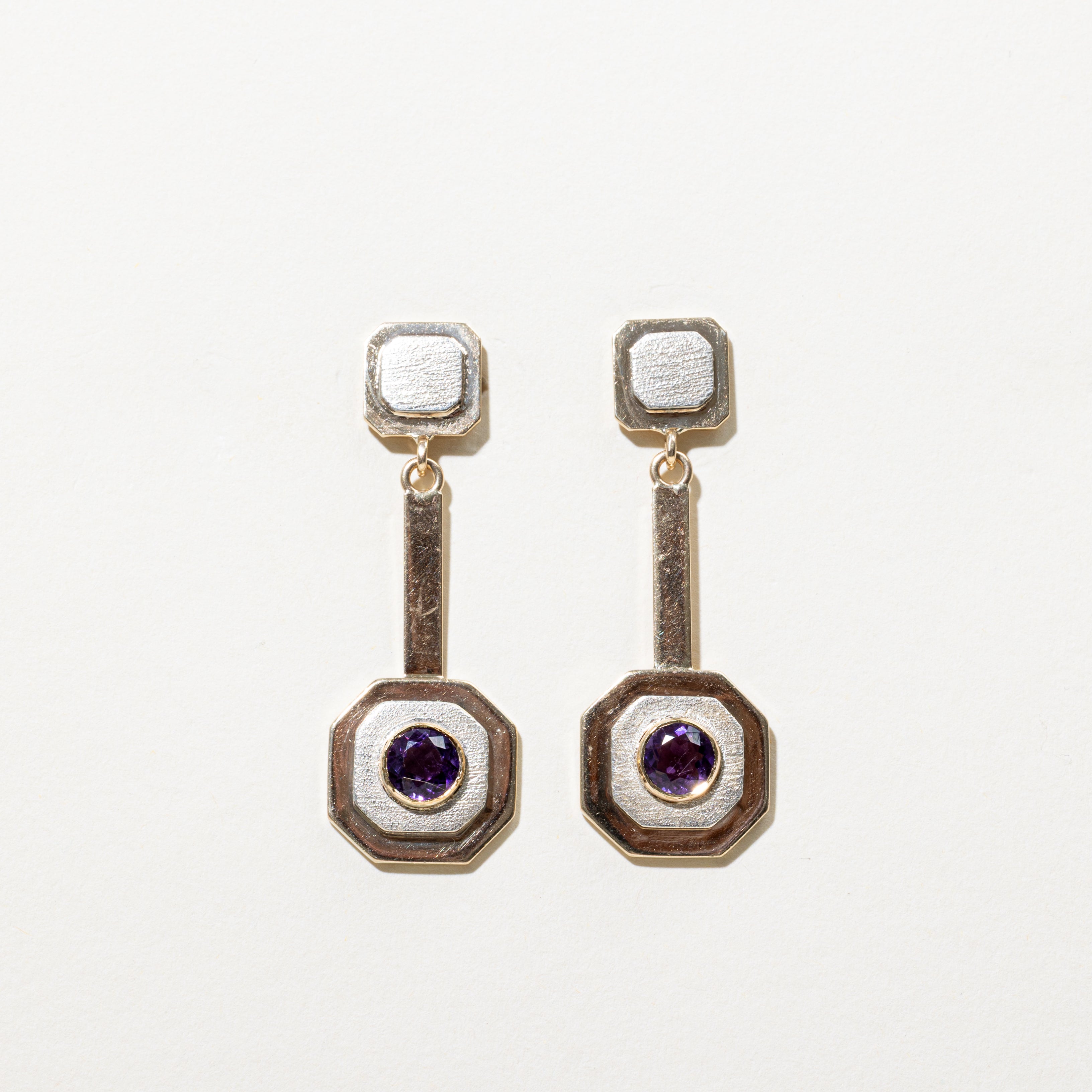 Boucles d'oreilles pendantes octogonales plates en améthyste texturée | 1,20 ct