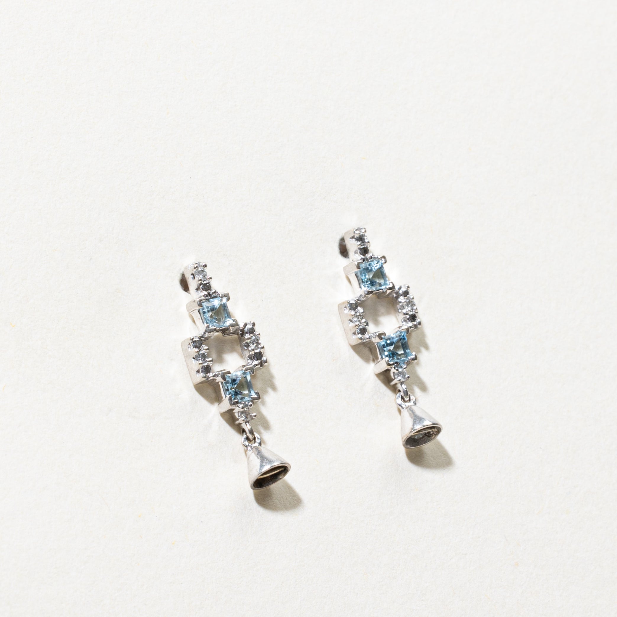 Boucles d'oreilles pendantes en topaze bleue et diamants | 0,40 ct, 0,04 ct