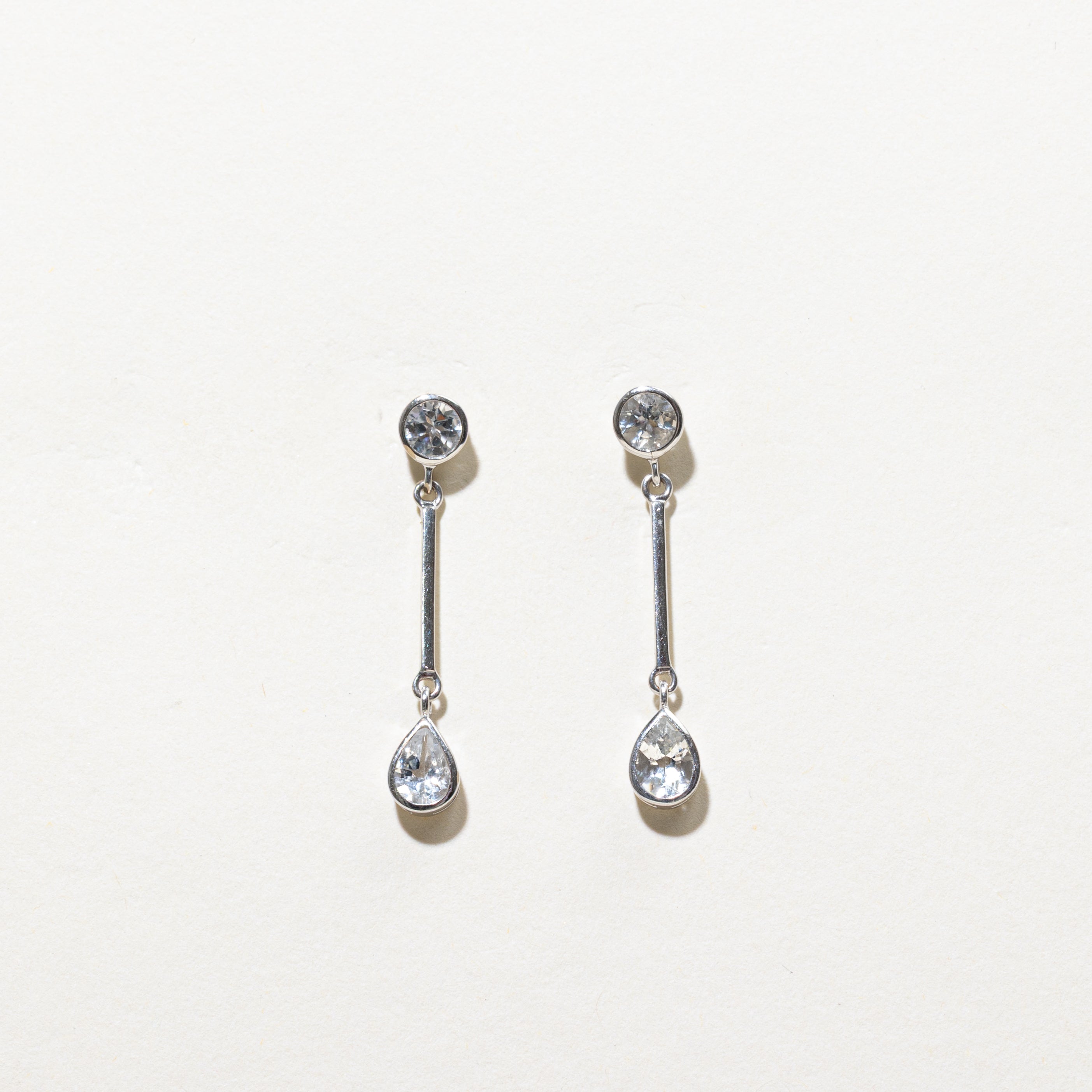 ***PRIX Boucles d'oreilles pendantes en topaze incolore sertie clos, or 18 carats | 1,50 ct