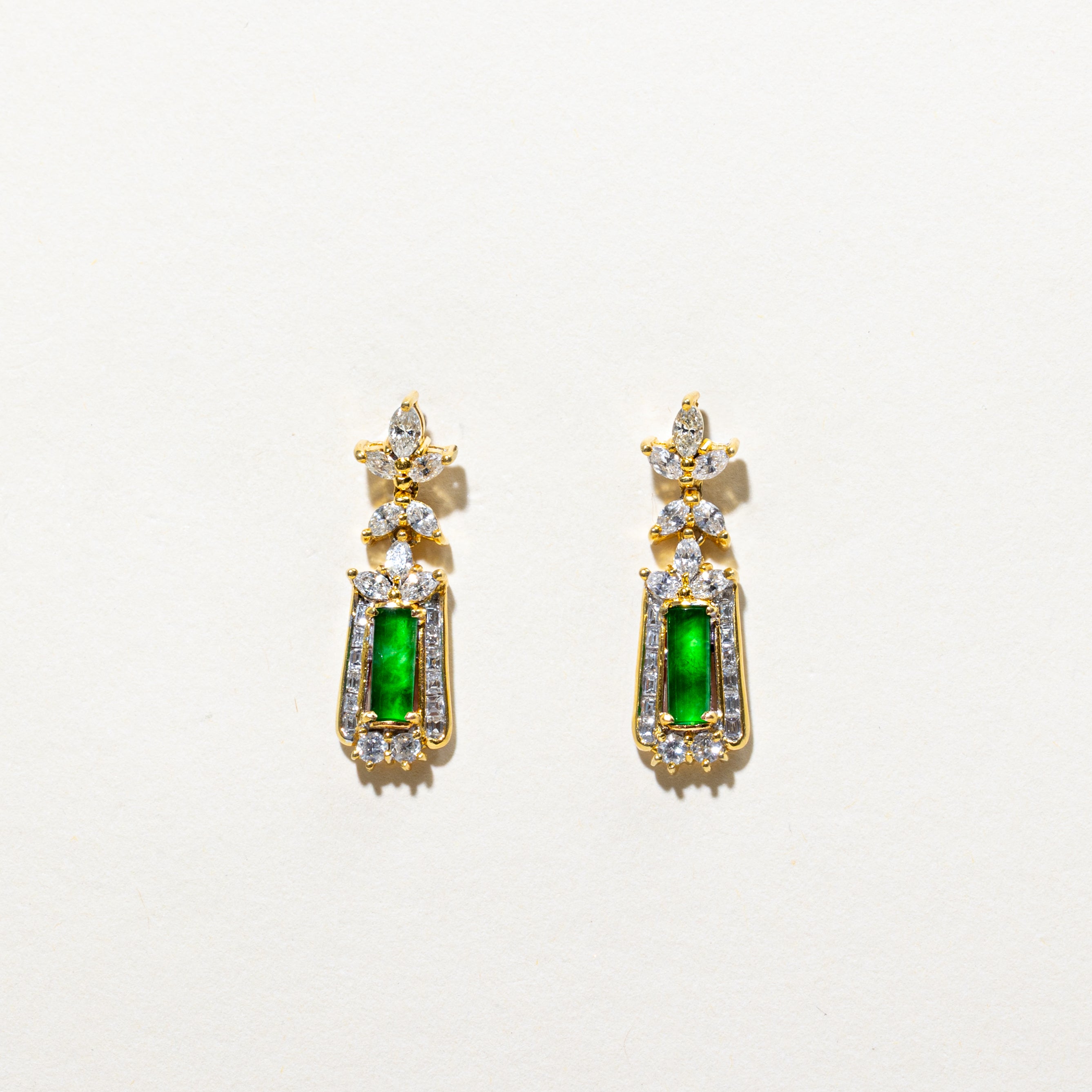 ***ÉVALUATION DES BOUCLES D'OREILLES PENDANTES EN OR 18 CARATS, DIAMANTS ET JADE | 1,28 ct