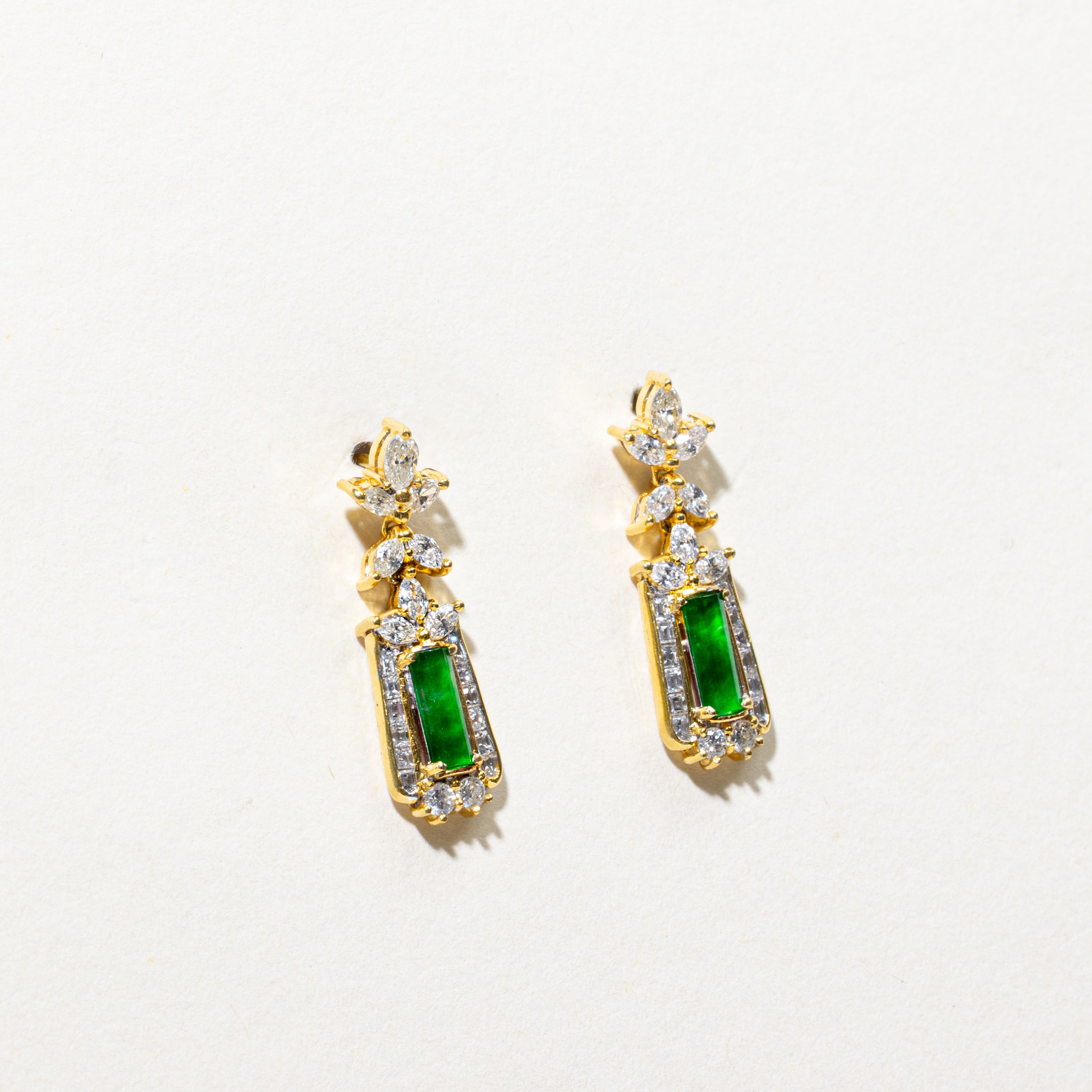 ***ÉVALUATION DES BOUCLES D'OREILLES PENDANTES EN OR 18 CARATS, DIAMANTS ET JADE | 1,28 ct