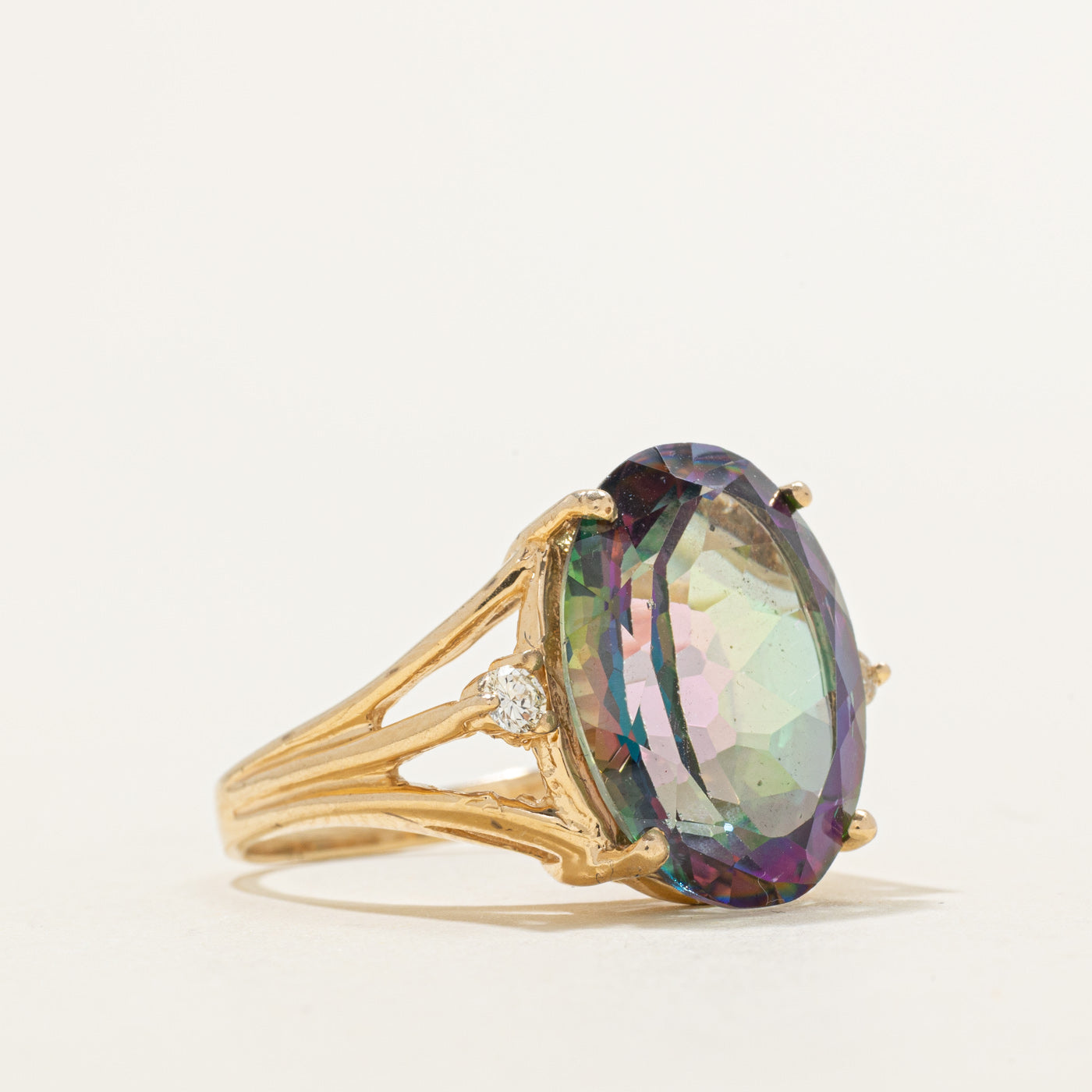 Bague cocktail ornée de topaze mystique et de diamants | 14,0 ct, 0,10 ct au total | Taille 9