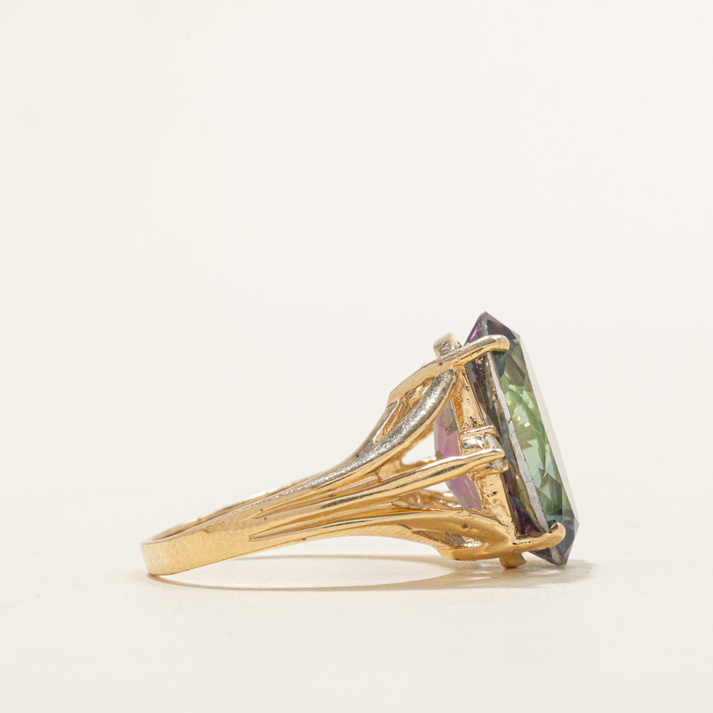 Bague cocktail ornée de topaze mystique et de diamants | 14,0 ct, 0,10 ct au total | Taille 9