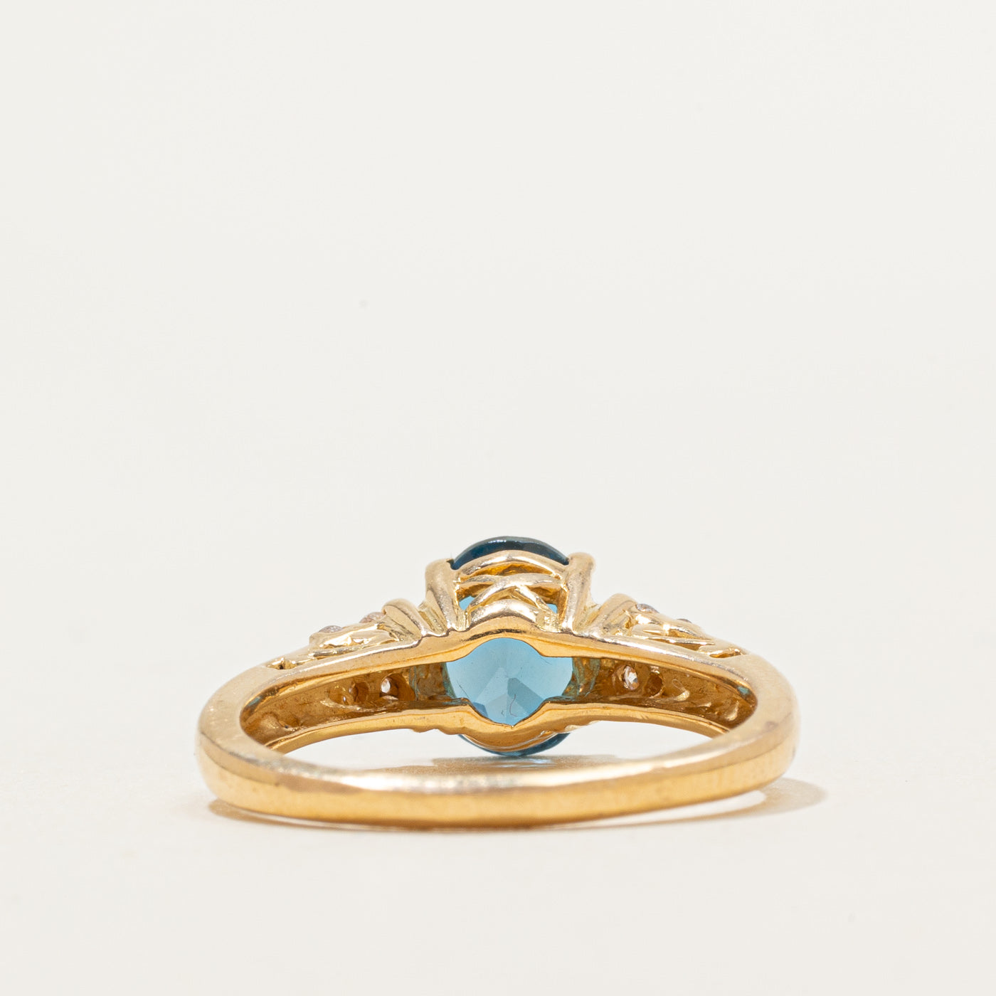 Bague en topaze bleue de Londres taille ovale et diamants | 0,92 ct, 0,16 ct au total | Taille 6,5