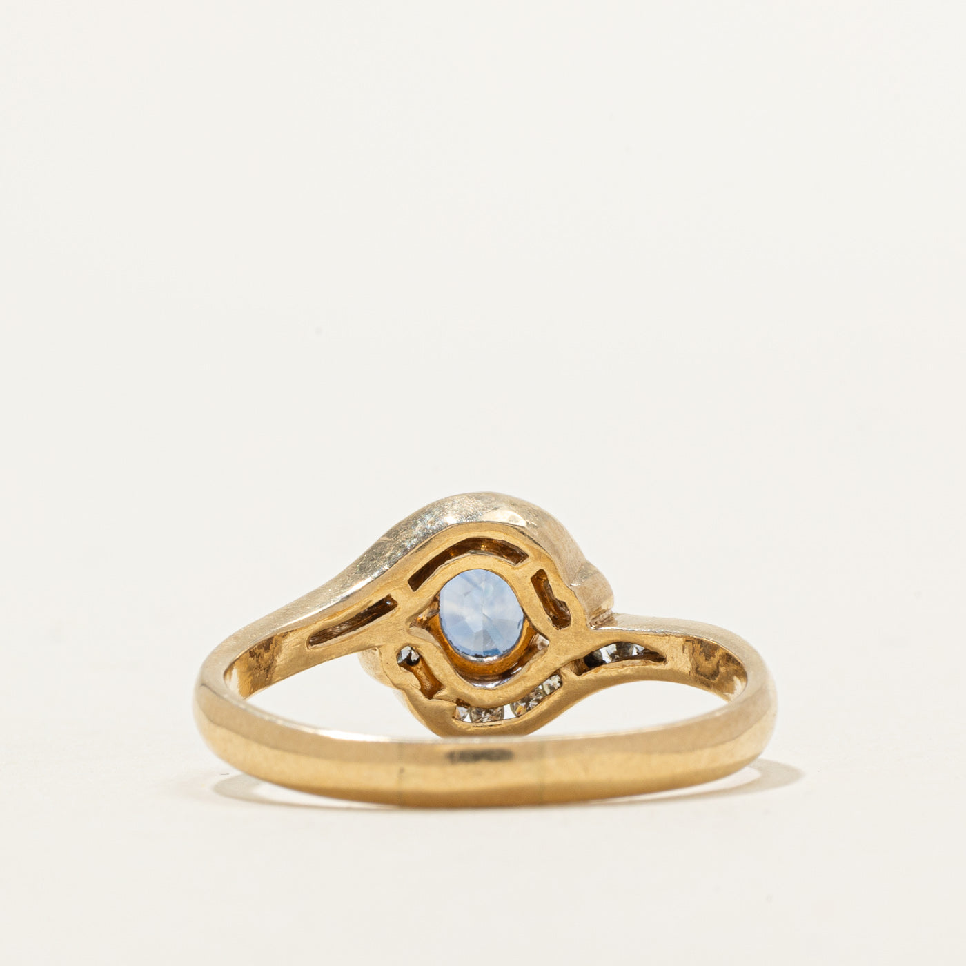 Bague halo saphir ovale et diamants | 0,80 ct, 0,22 ct au total | Taille 9