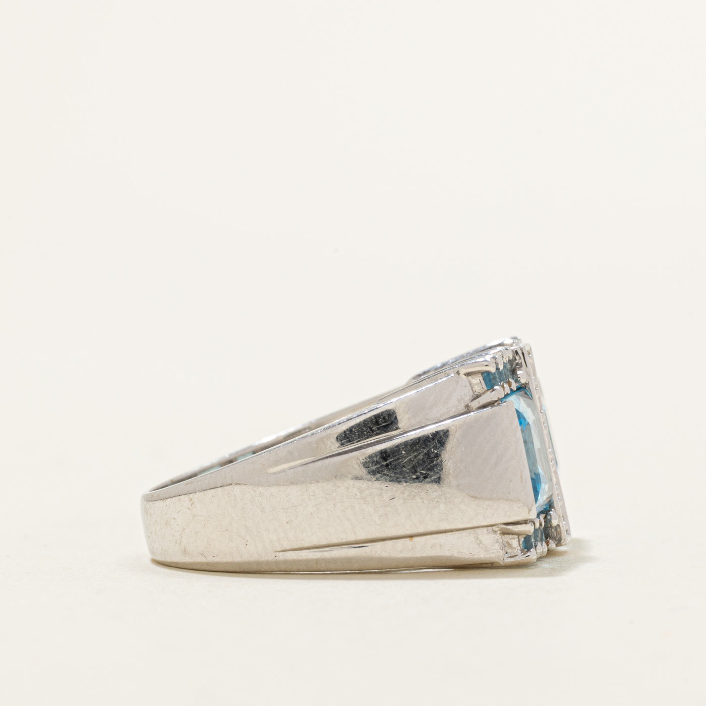 Bague cocktail ornée de topazes bleues et de diamants | 3,0 ct, 0,05 ct | Taille 7