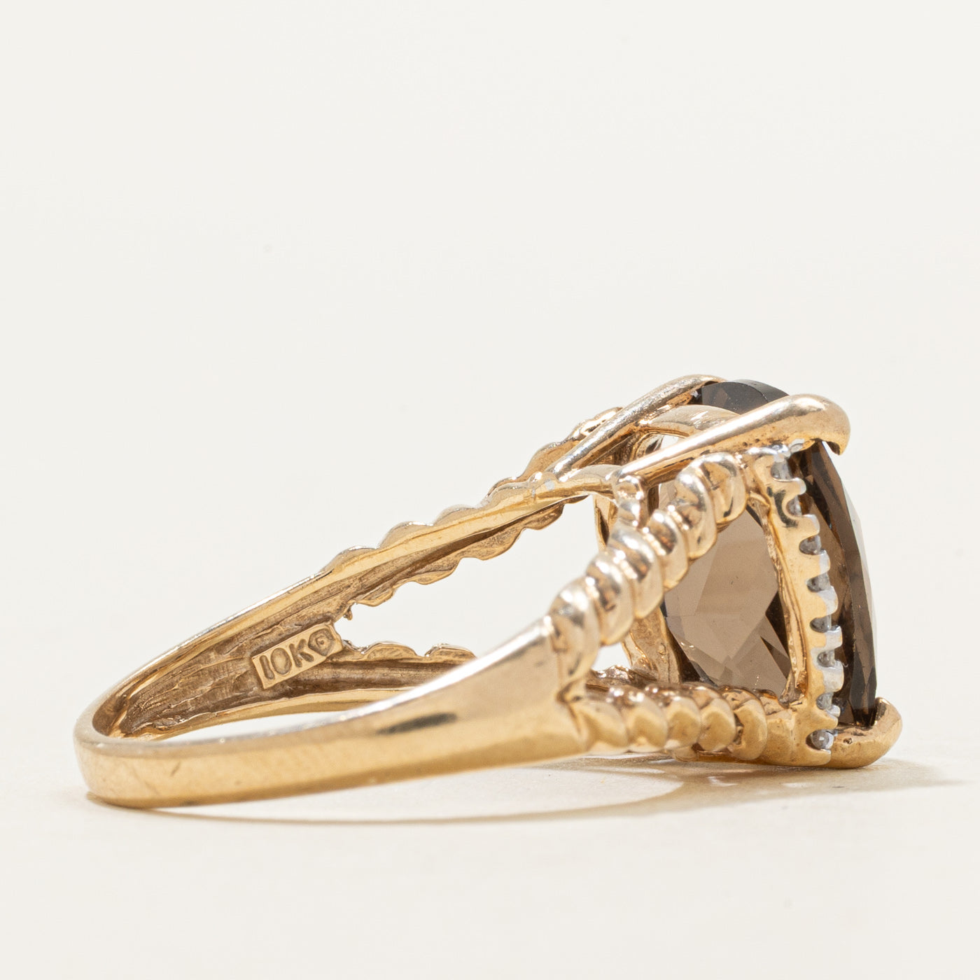 Bague cocktail en quartz fumé et diamants | 6,00 ct, 0,08 ct au total | Taille 7,00