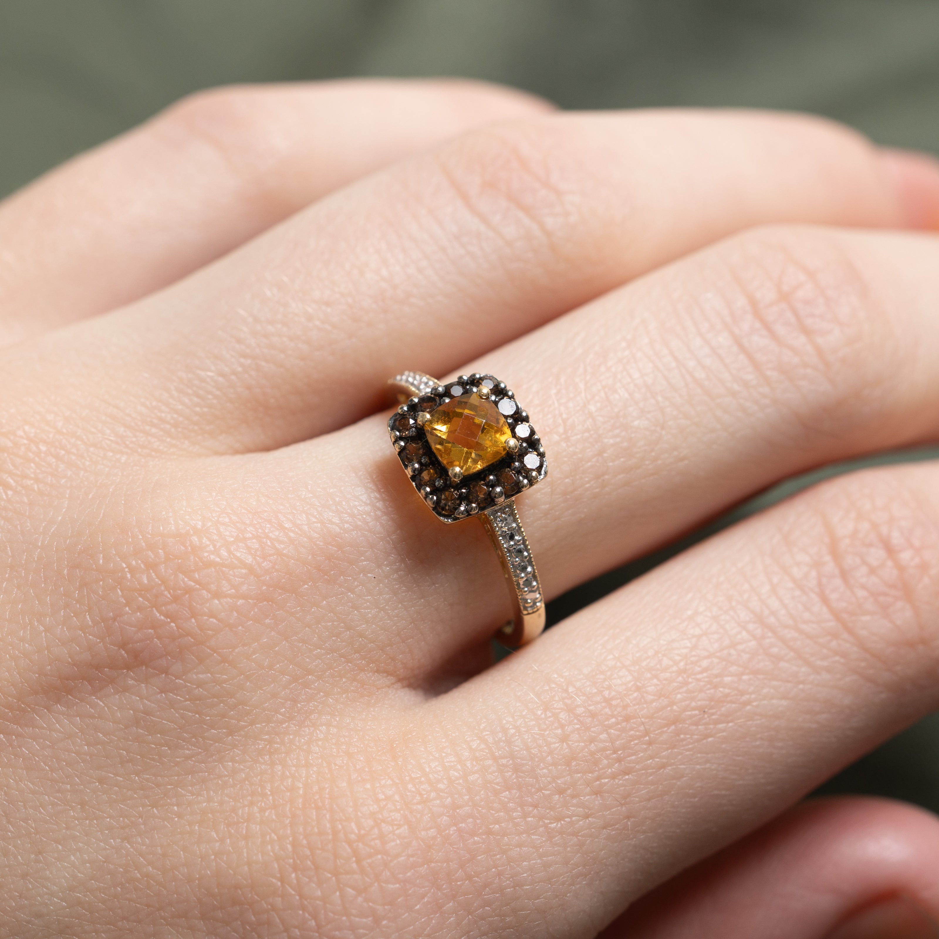 Bague halo en citrine à damier, quartz fumé et diamants | 0,49 ct, 0,15 ct au total | Taille 6,5
