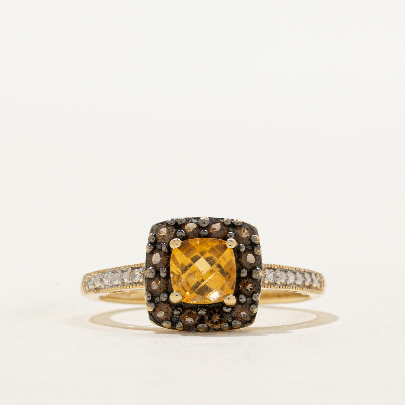 Bague halo en citrine à damier, quartz fumé et diamants | 0,49 ct, 0,15 ct au total | Taille 6,5