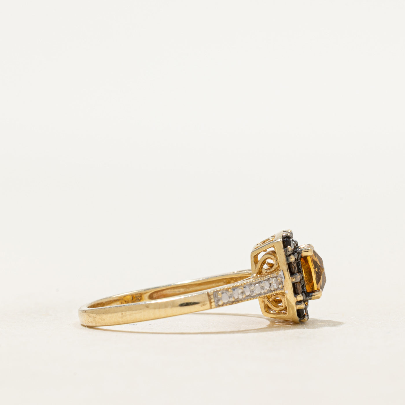 Bague halo en citrine à damier, quartz fumé et diamants | 0,49 ct, 0,15 ct au total | Taille 6,5