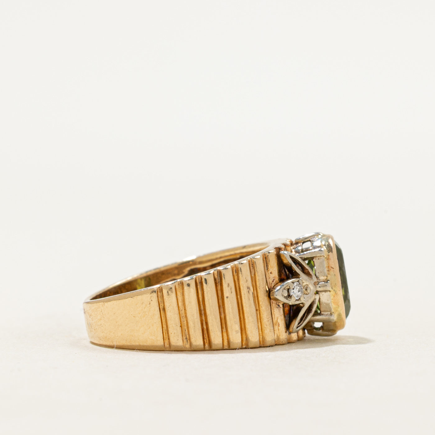 Peridot & Diamond Grooved Ring | 1.26ct, 0.02ctw | SZ 6.25