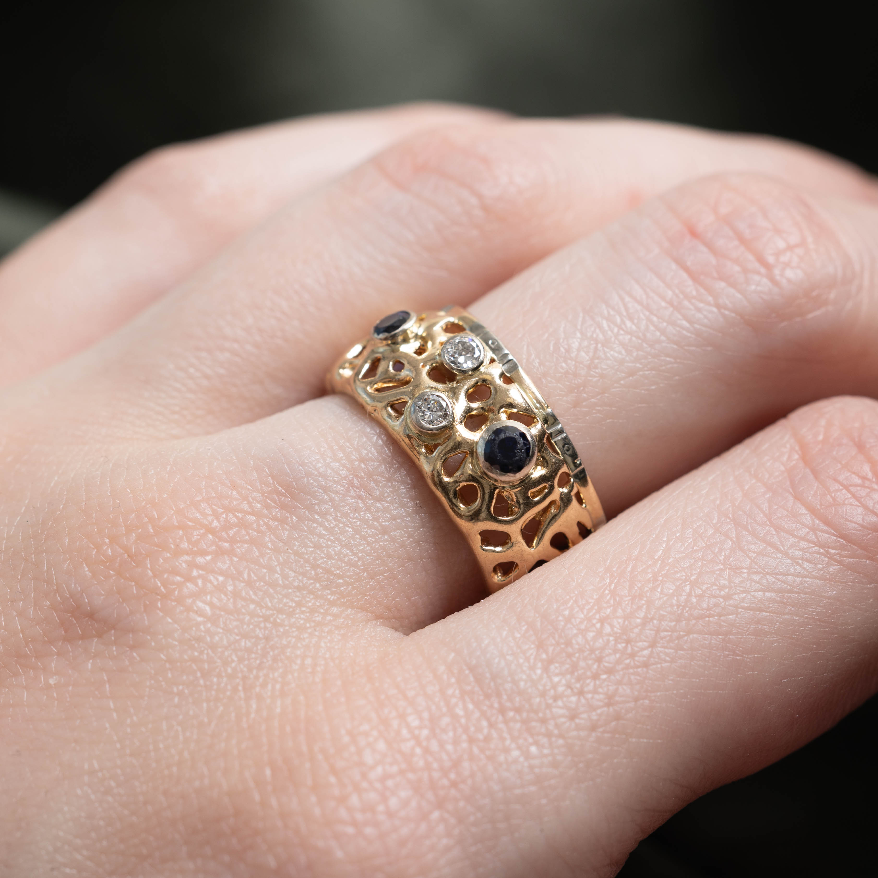 14k Scattered Sapphire & Diamond Openwork Cigar Band | 0.35ctw, 0.10ctw | 10.00mm | SZ 7.25