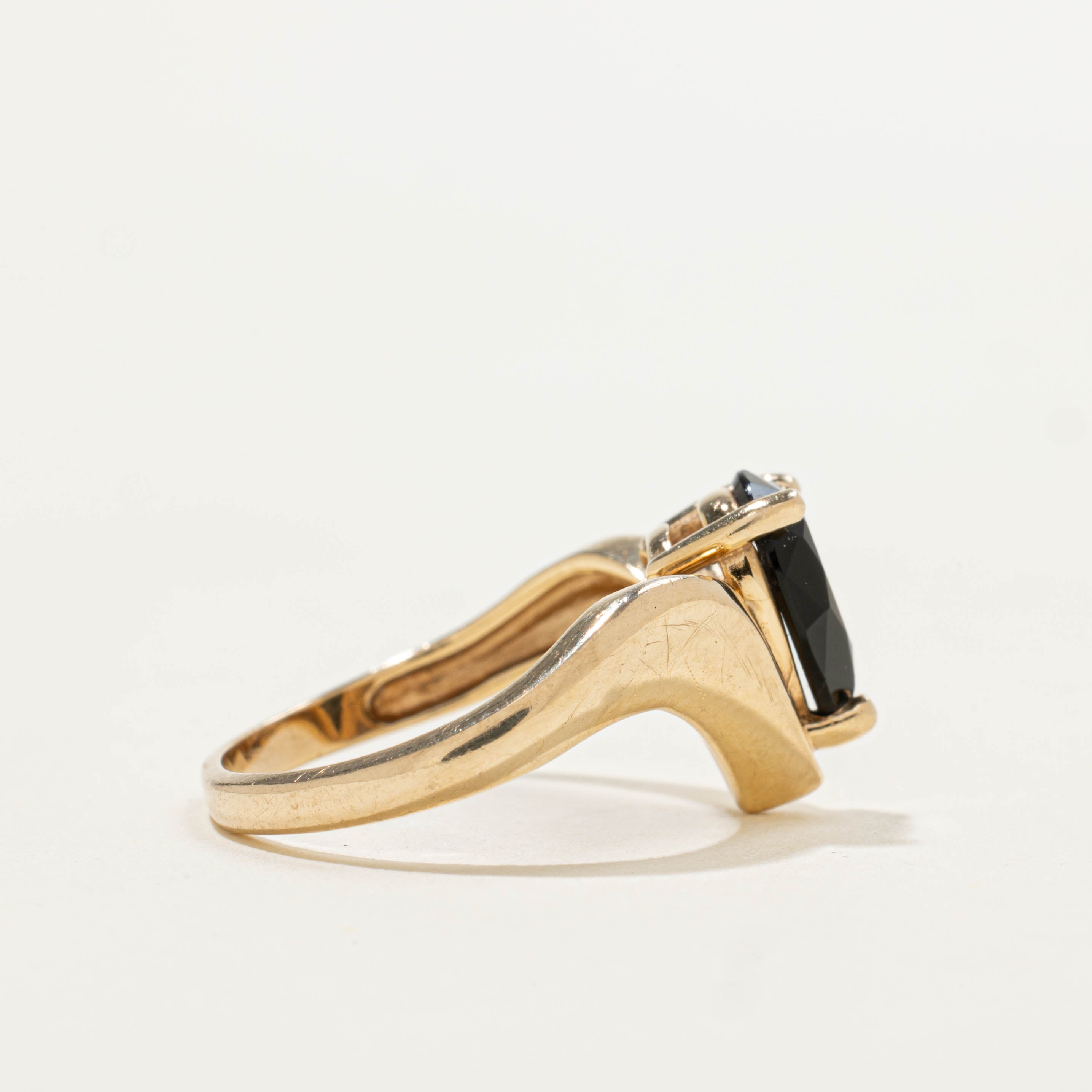 10k Pear Cut Onyx Chevron Ring | 1.00ct | SZ 5