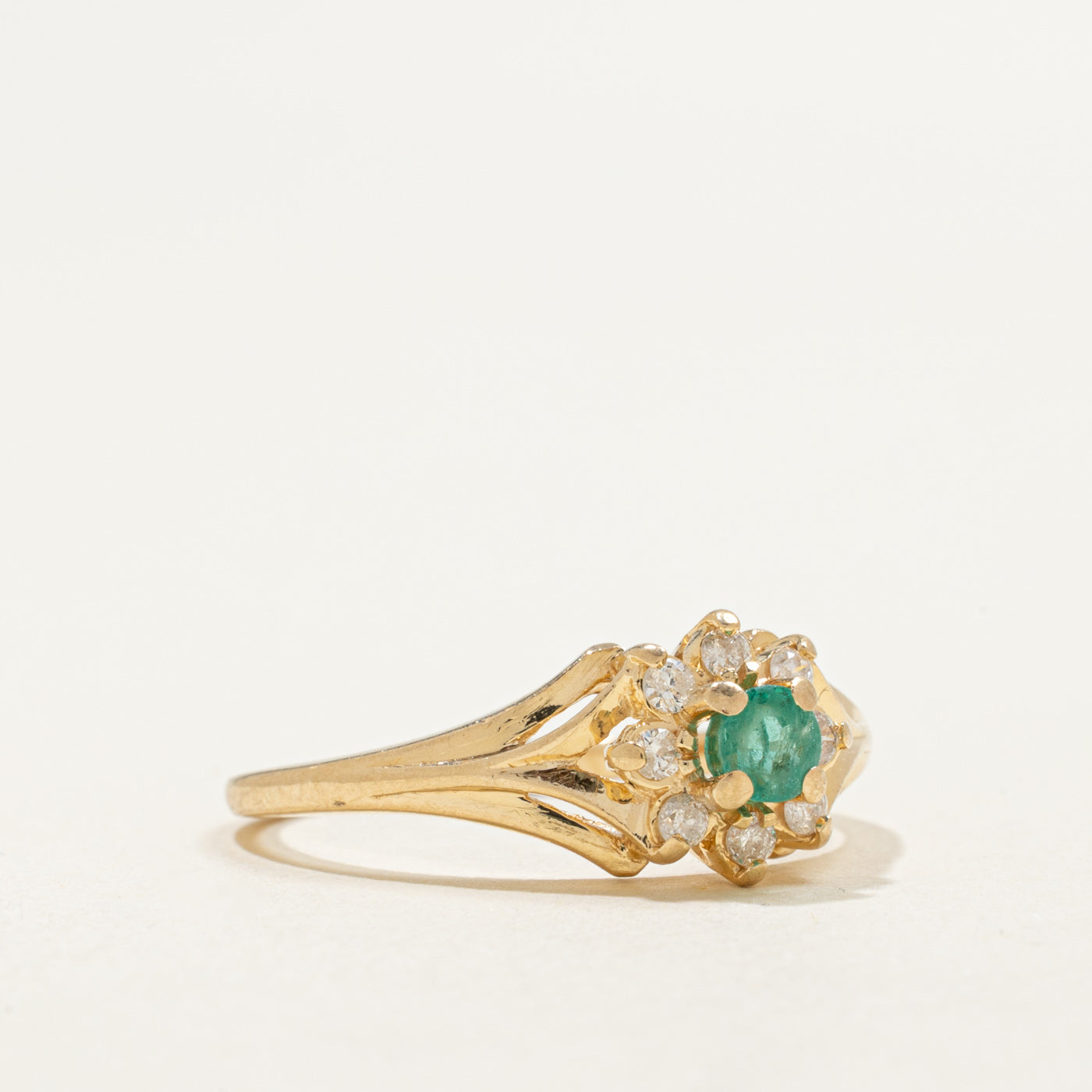 14K Round Cut Emerald & Diamond Petal Halo Ring | 0.20ct, 0.16ctw | SZ 8.25