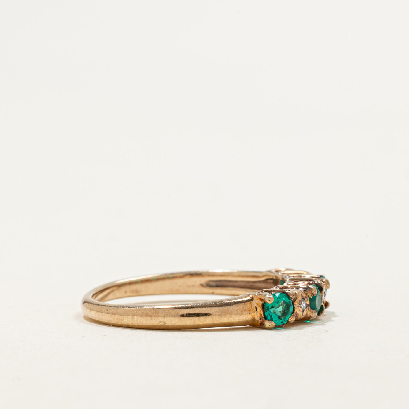 Bague en or 9 carats avec diamants ronds en verre vert | 0,40 ct, 0,02 ct | Taille 7,5