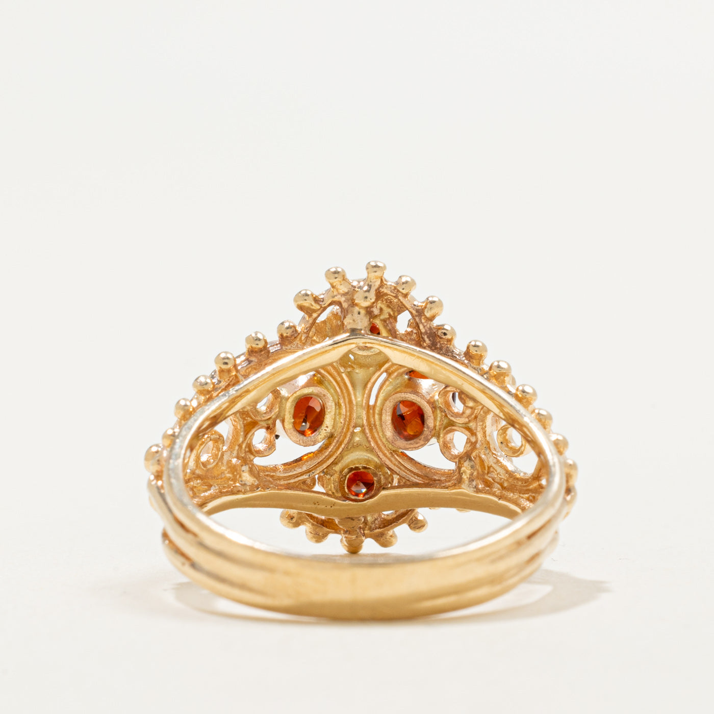 Bague cocktail texturée en or 14 carats sertie de grenats (0,50 ct au total) | Taille 6,5