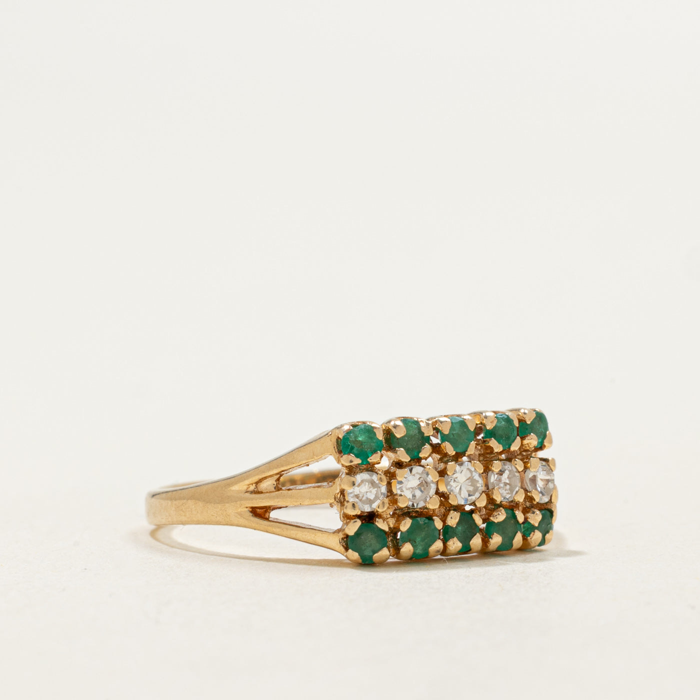 Bague multi-rangs en or 14 carats sertie d'émeraudes et de diamants | 0,20 ct, 0,15 ct | Taille 7