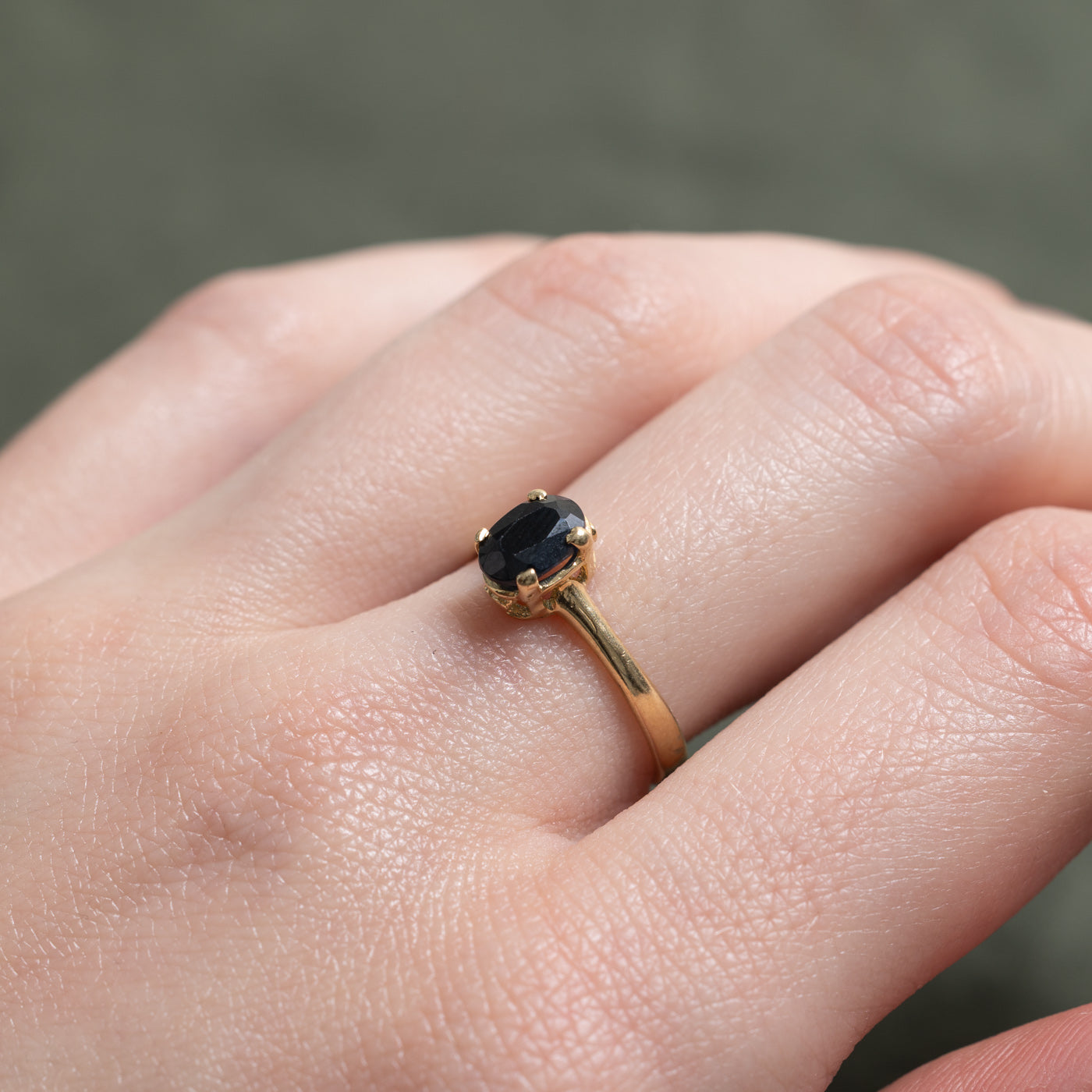 Bague solitaire en or 14 carats avec saphir ovale de 0,90 ct | Taille 6,75