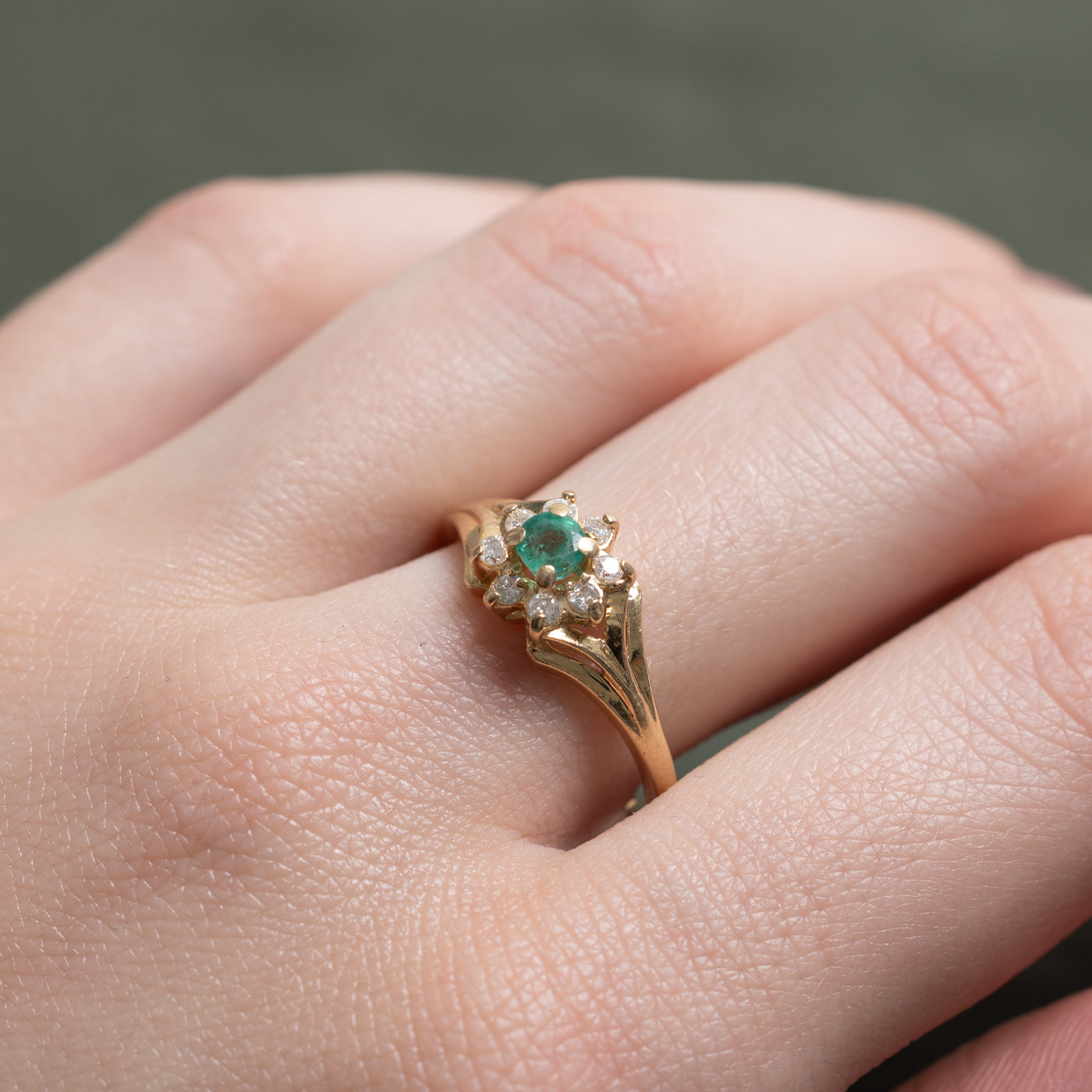 14K Round Cut Emerald & Diamond Petal Halo Ring | 0.20ct, 0.16ctw | SZ 8.25