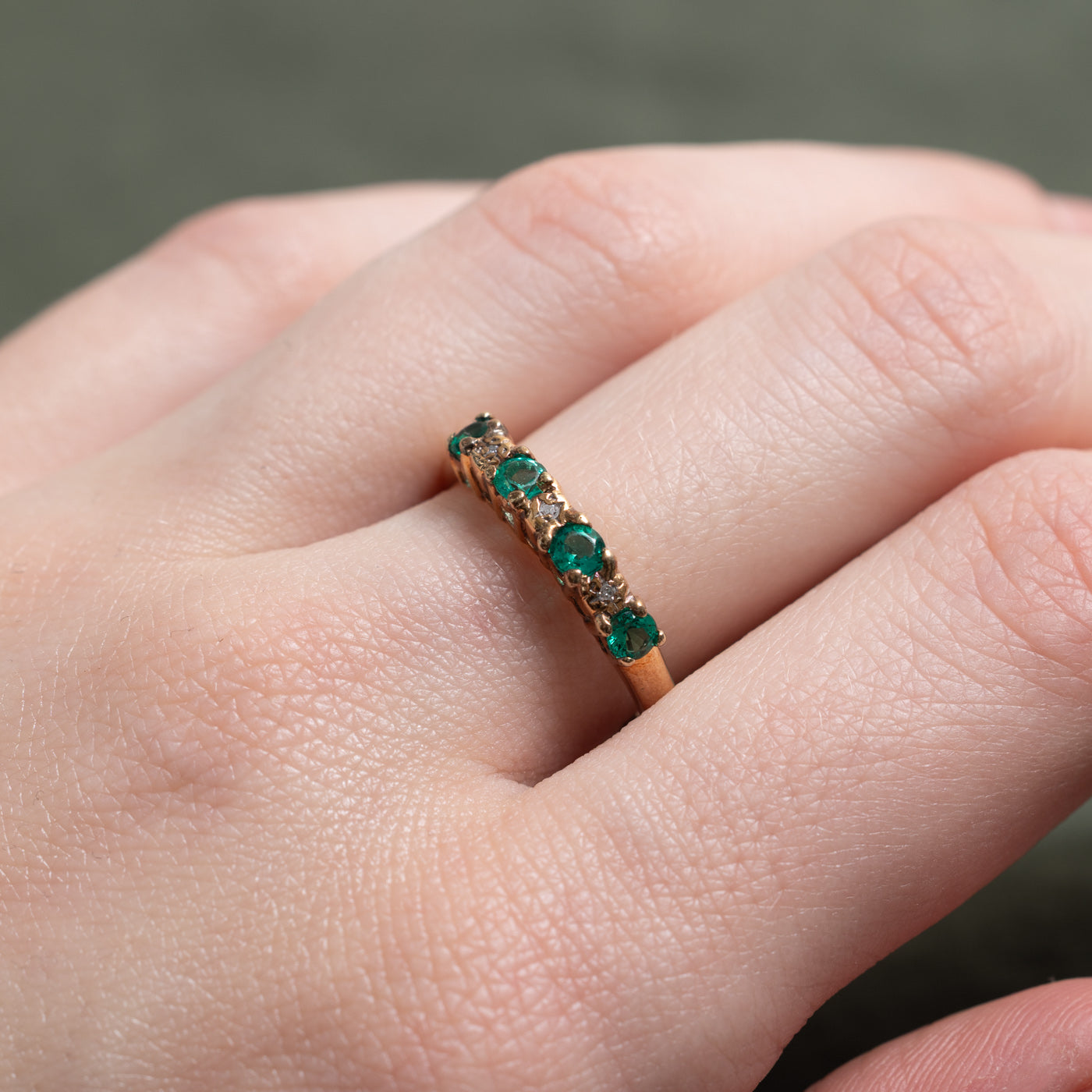 Bague en or 9 carats avec diamants ronds en verre vert | 0,40 ct, 0,02 ct | Taille 7,5