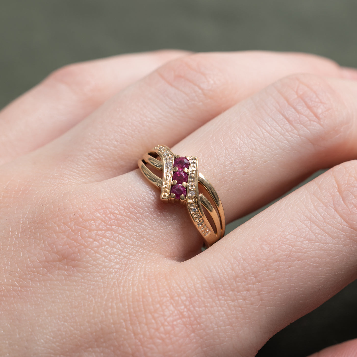 10K Round Cut Ruby & Diamond Grooved Bypass Ring | 0.25ct, 0.02ctw | SZ 7.5