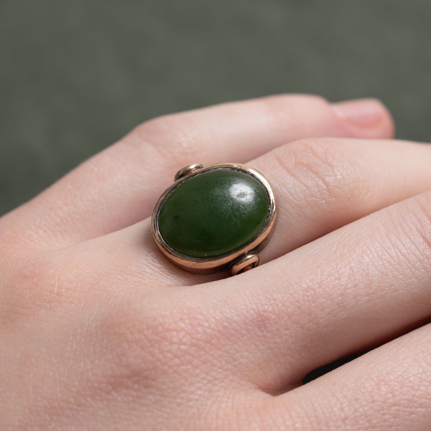 Bague en jade néphrite cabochon 8K | 8,00 ct | Taille 5,5