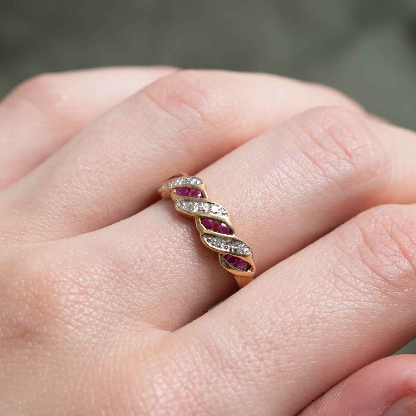 Ruby & Diamond Twisted Band | 0.40ctw, 0.03ctw | SZ 6.0 |
