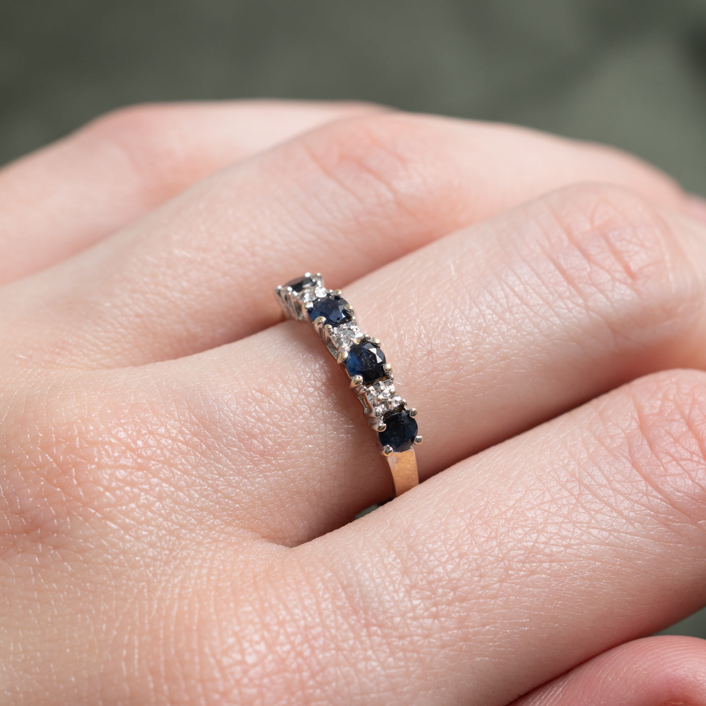 Bague cinq pierres saphir et diamants | 0,72 ct, 0,01 ct | Taille 6,5 |