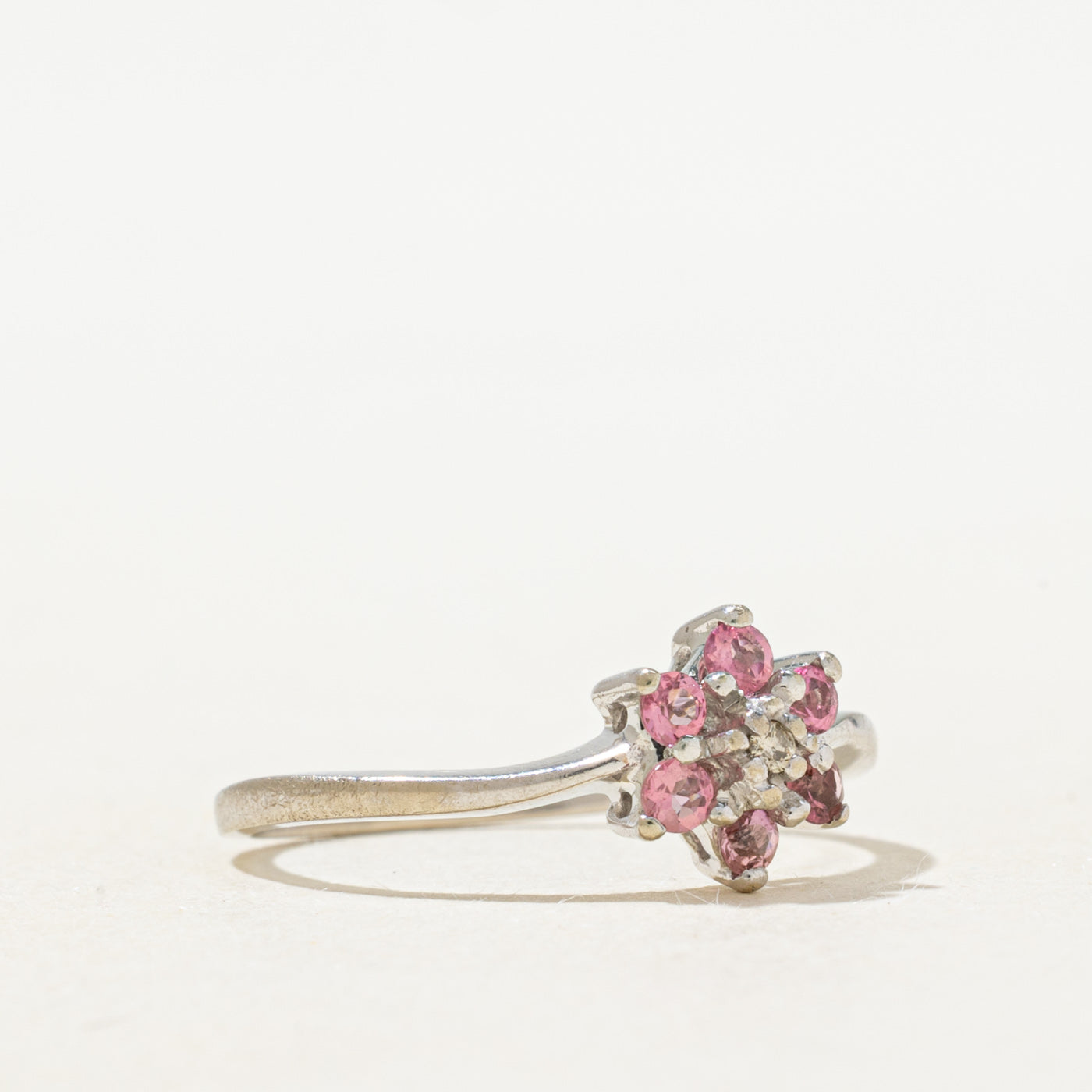 Bague pétale en tourmaline rose et diamants | 0,1 ct au total, 0,01 ct | Taille 5,75 |