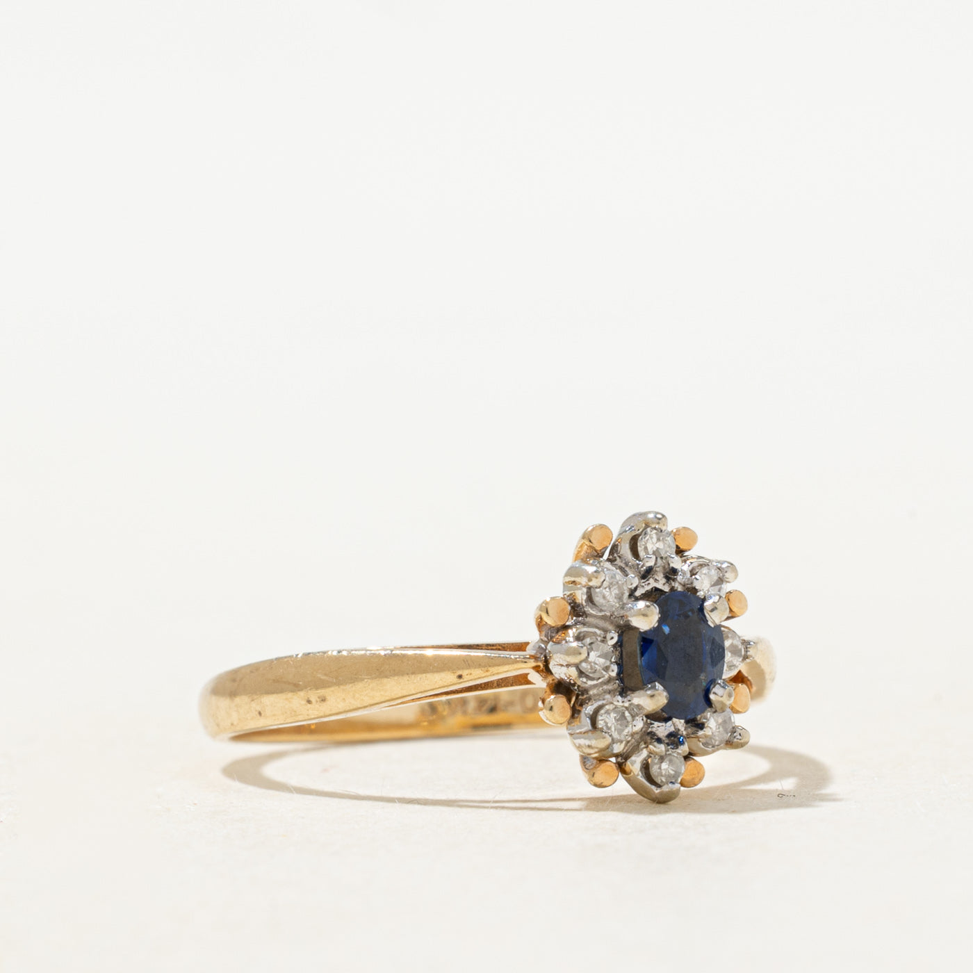 Oval Cut Sapphire & Diamond Halo Ring | SZ 6.0 |
