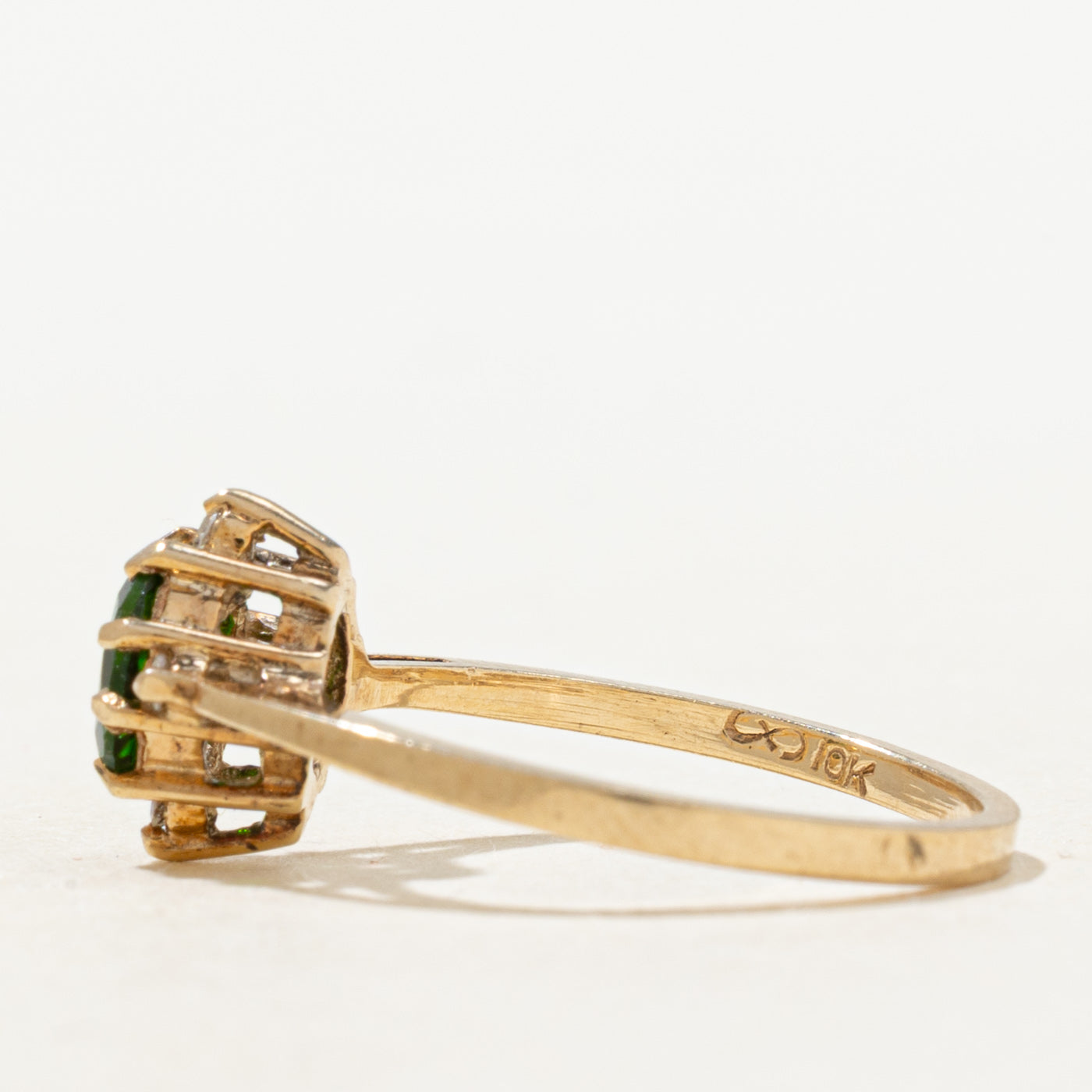 Bague en tourmaline ovale et diamants | 0,3 ct, 0,02 ct au total | Taille 5,5 |