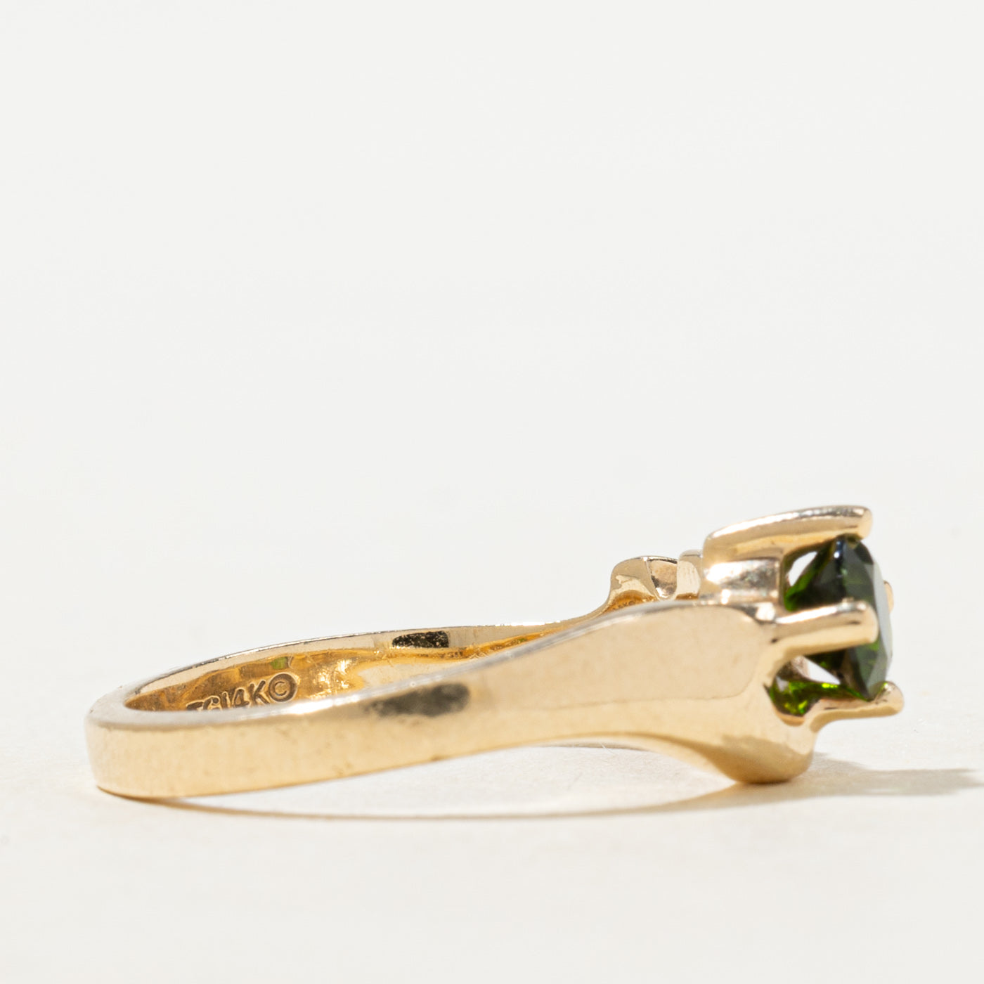 Bague en tourmaline et diamants | 0,45 ct, 0,05 ct au total | Taille 6,75 |