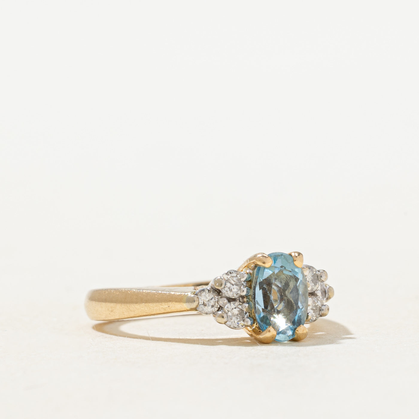 Bague ornée d'aigue-marine et de diamants | 0,36 ct, 0,1 ct au total | Taille 2,75 |