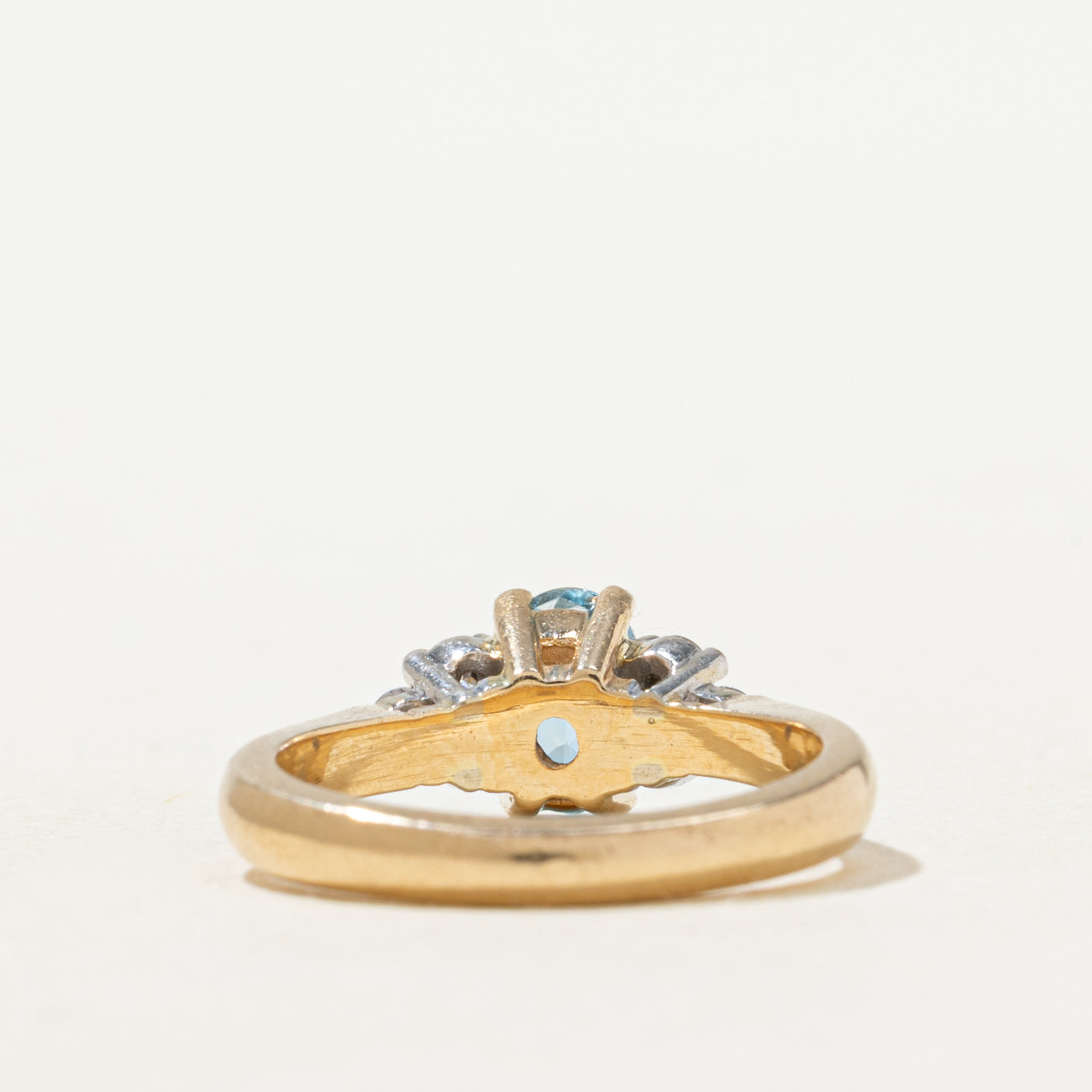 Bague ornée d'aigue-marine et de diamants | 0,36 ct, 0,1 ct au total | Taille 2,75 |