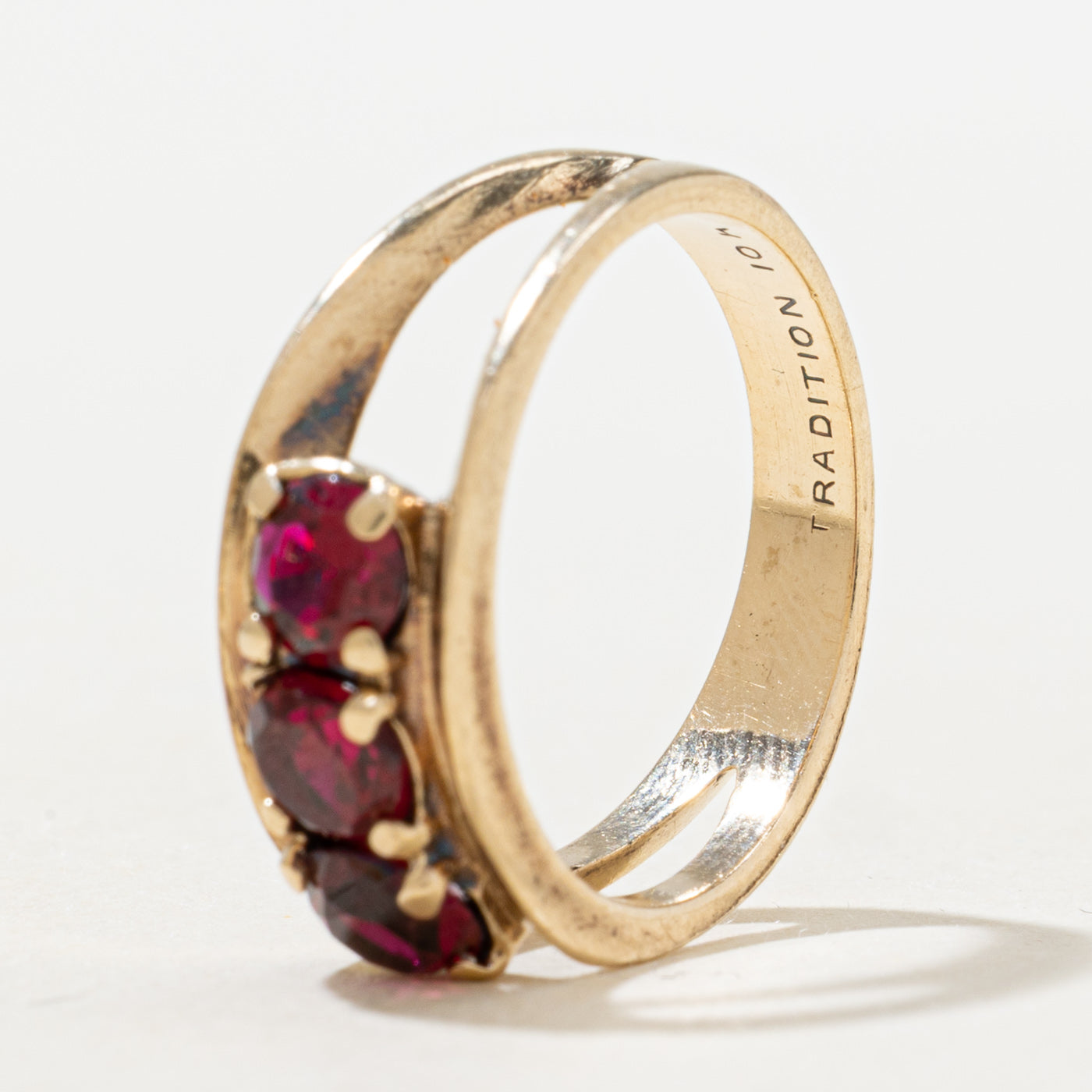 Bague trois pierres rubis synthétiques | 1,0 ct | Taille 5,75 |