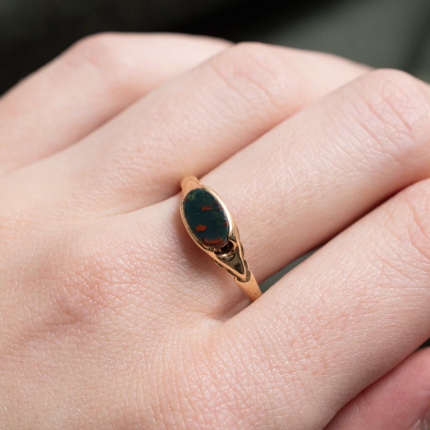Bague en héliotrope sertie semi-clos Est-Ouest | 0,5 ct | Taille 8,5 |