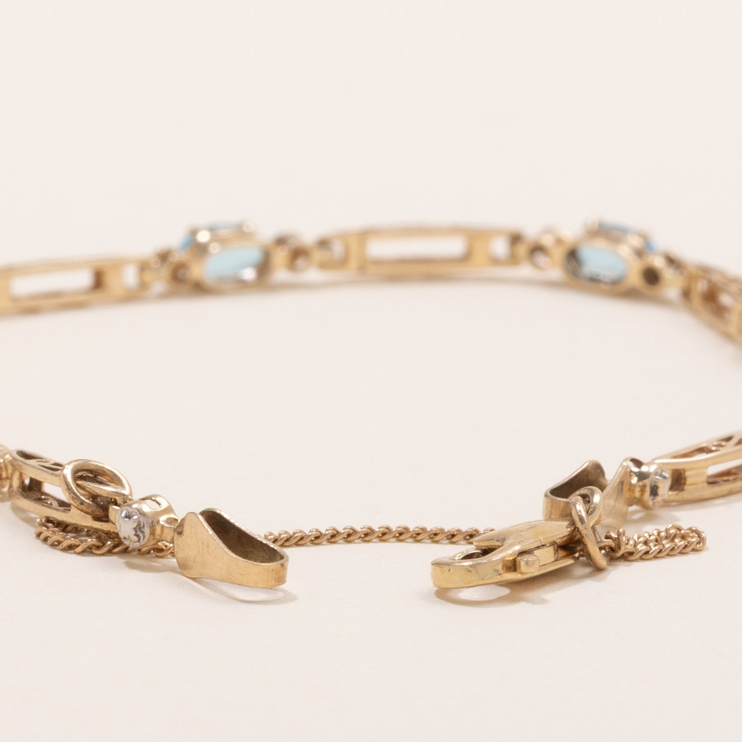 Bracelet en topaze bleue et diamants | 1,0 ct, 0,01 ct | 17,8 cm |