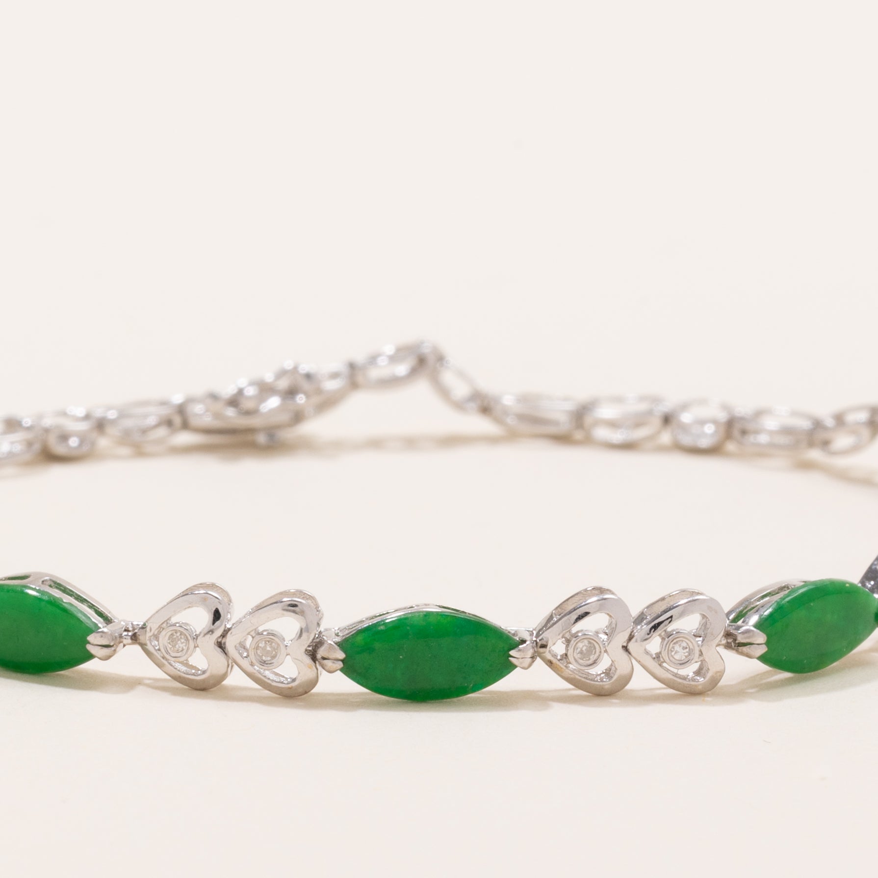 Bracelet en jade et diamants en forme de cœur | 2,1 ct, 0,05 ct | 18,4 cm |