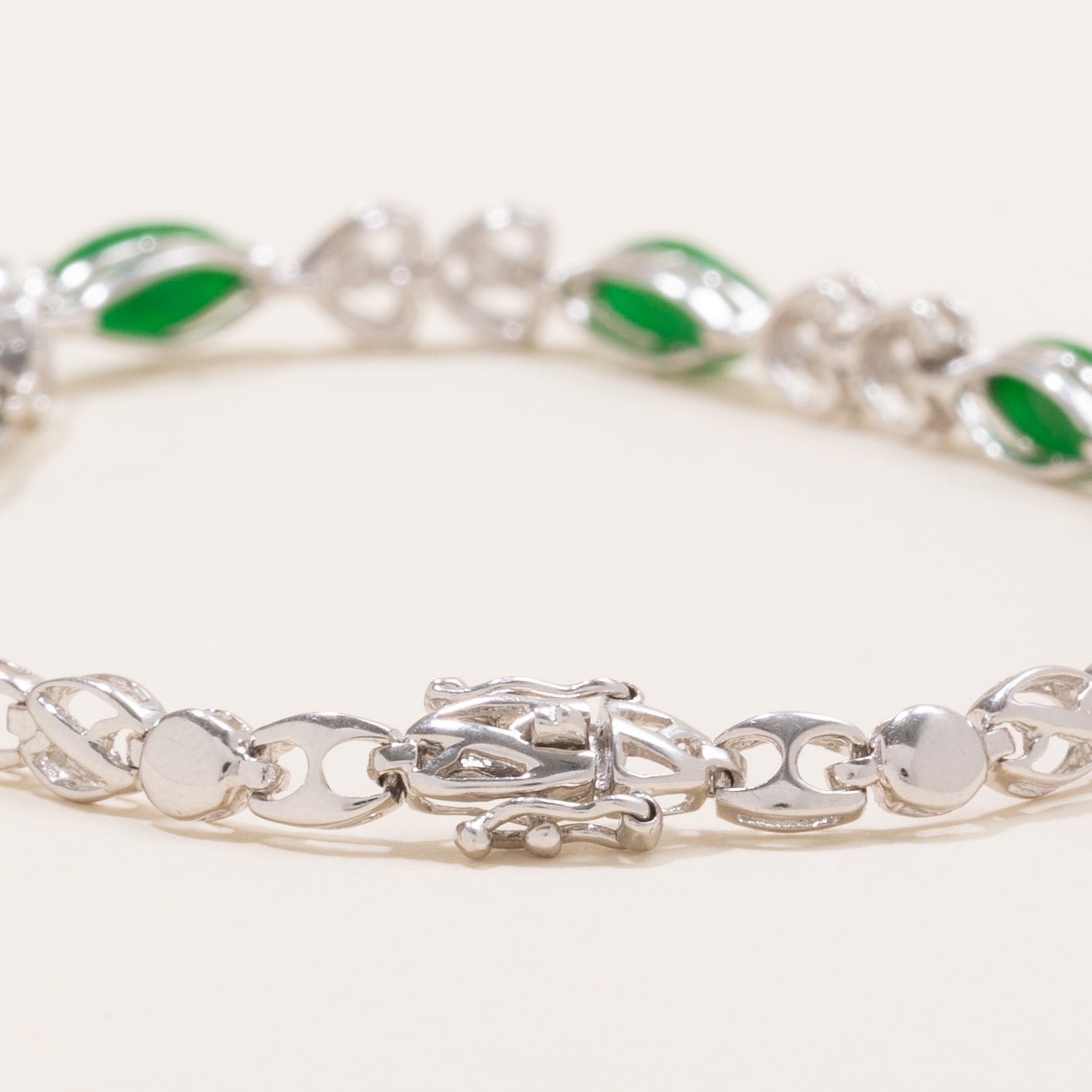 Bracelet en jade et diamants en forme de cœur | 2,1 ct, 0,05 ct | 18,4 cm |
