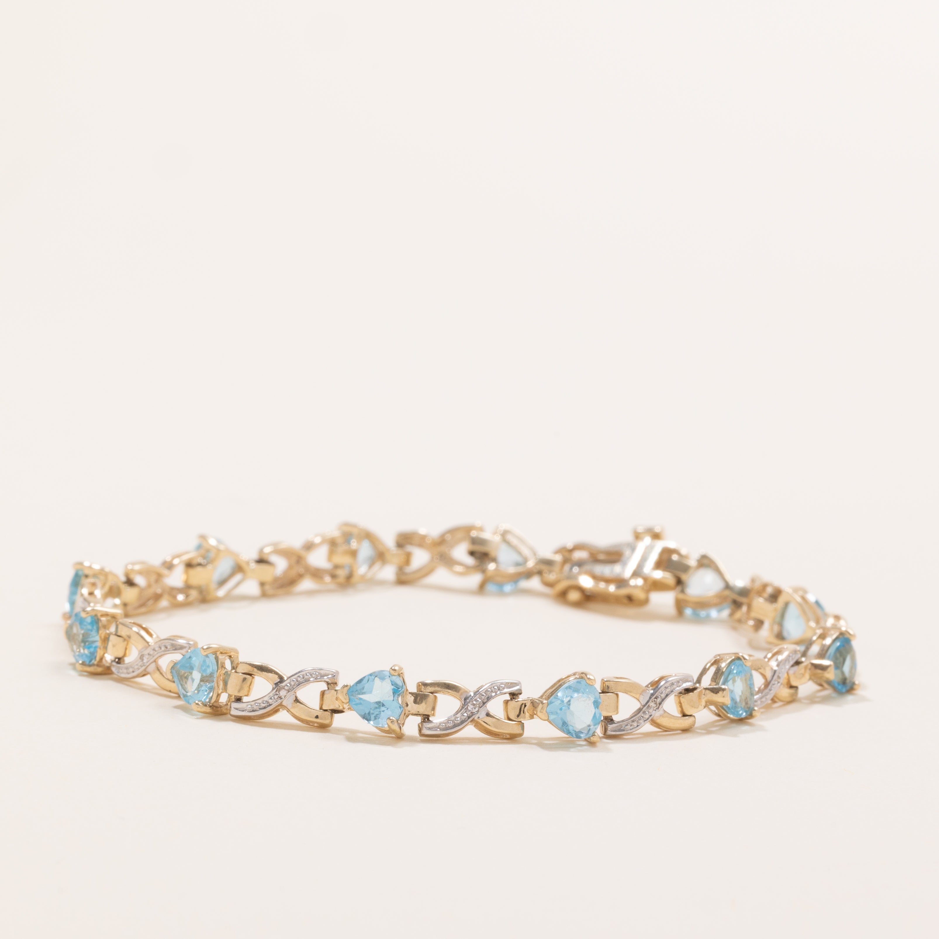 Bracelet en topaze bleue taille cœur et diamants | 5,5 ct au total, 0,04 ct au total | 7,5 po |