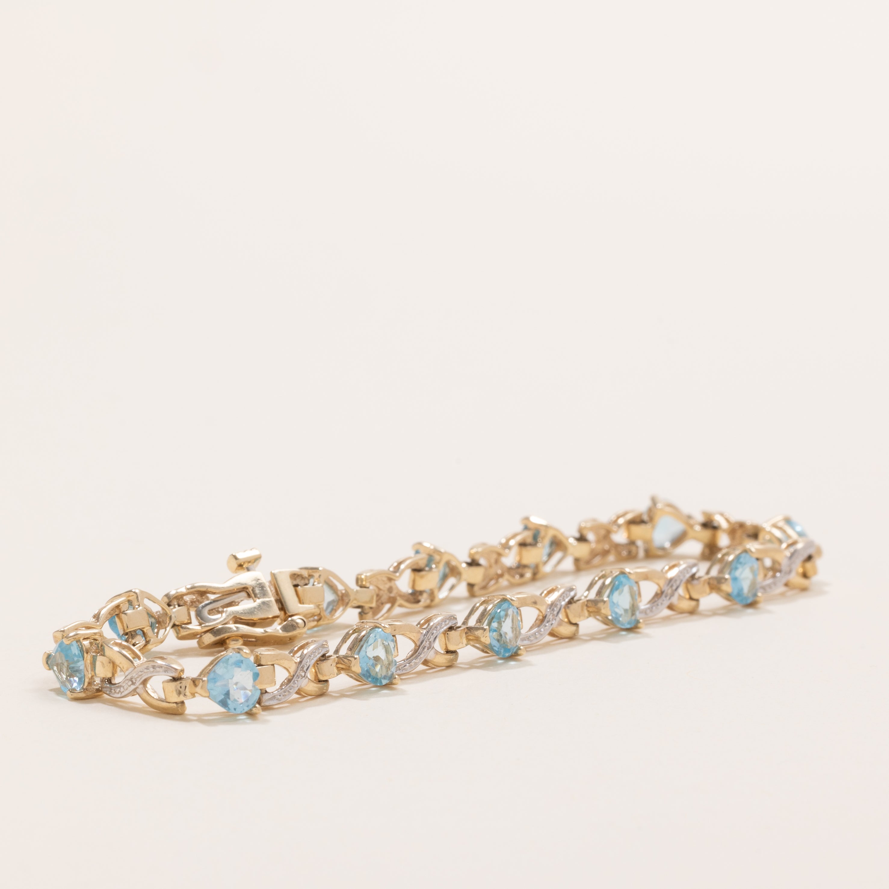 Bracelet en topaze bleue taille cœur et diamants | 5,5 ct au total, 0,04 ct au total | 7,5 po |