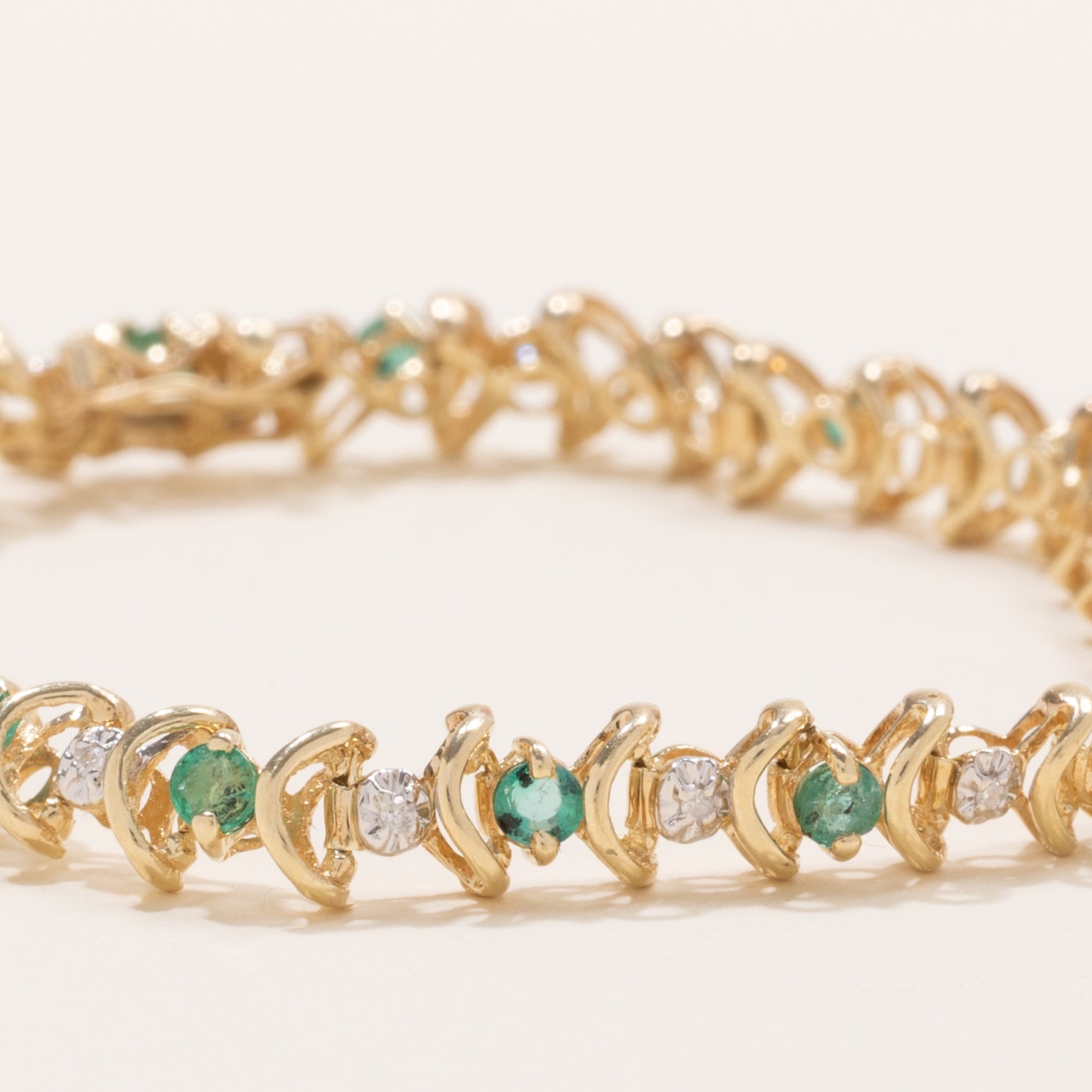 Bracelet en émeraudes et diamants | 1,25 ct, 0,09 ct | 17,8 cm |