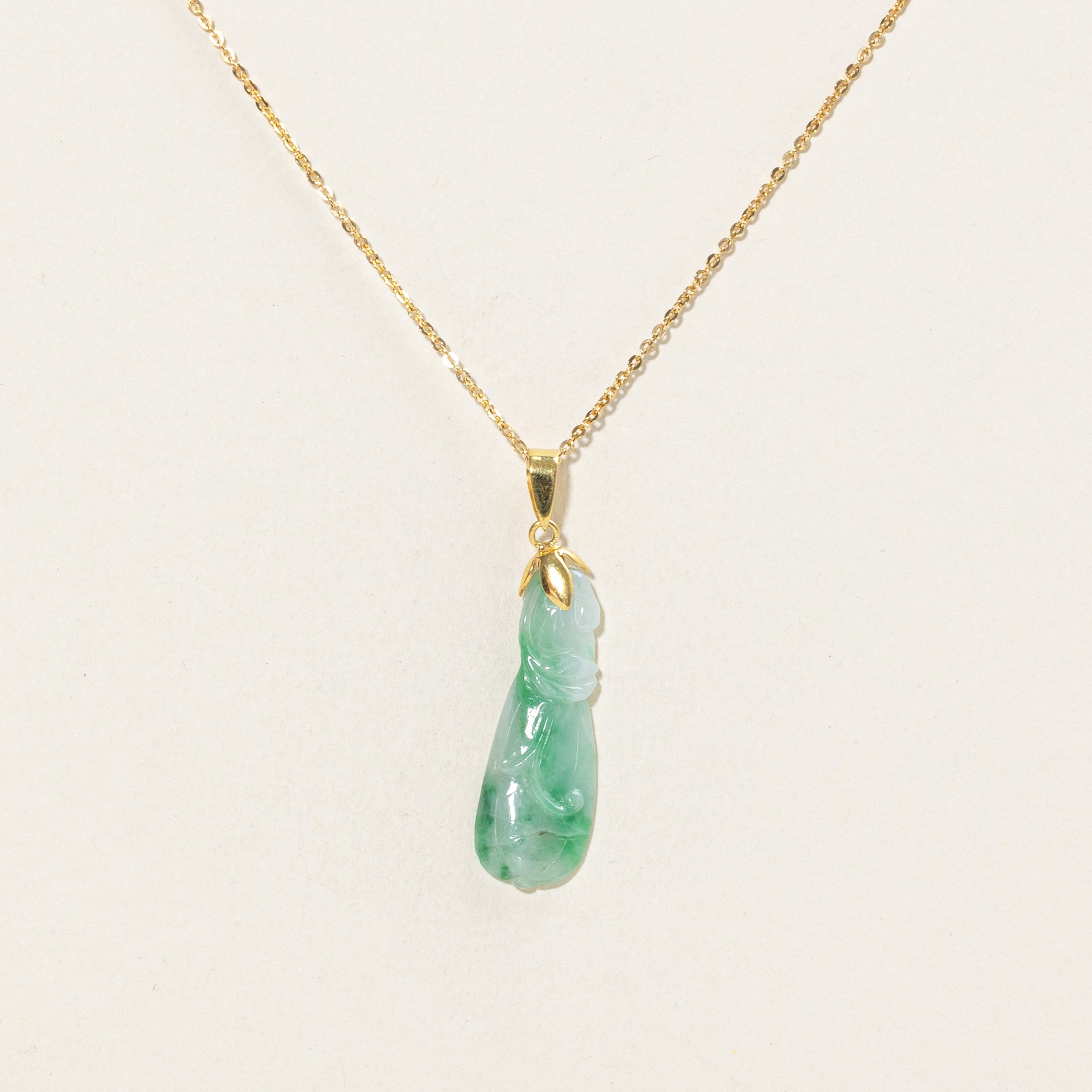 Carved Jade Pendant Necklace | 7.0ct | 15" |