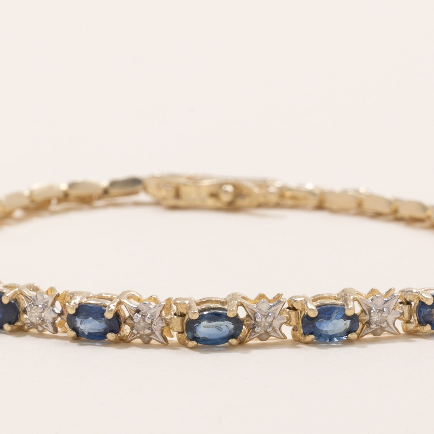 Bracelet en saphir et diamants à maillons panthère | 1,25 ct au total, 0,02 ct au total | 17,8 cm |