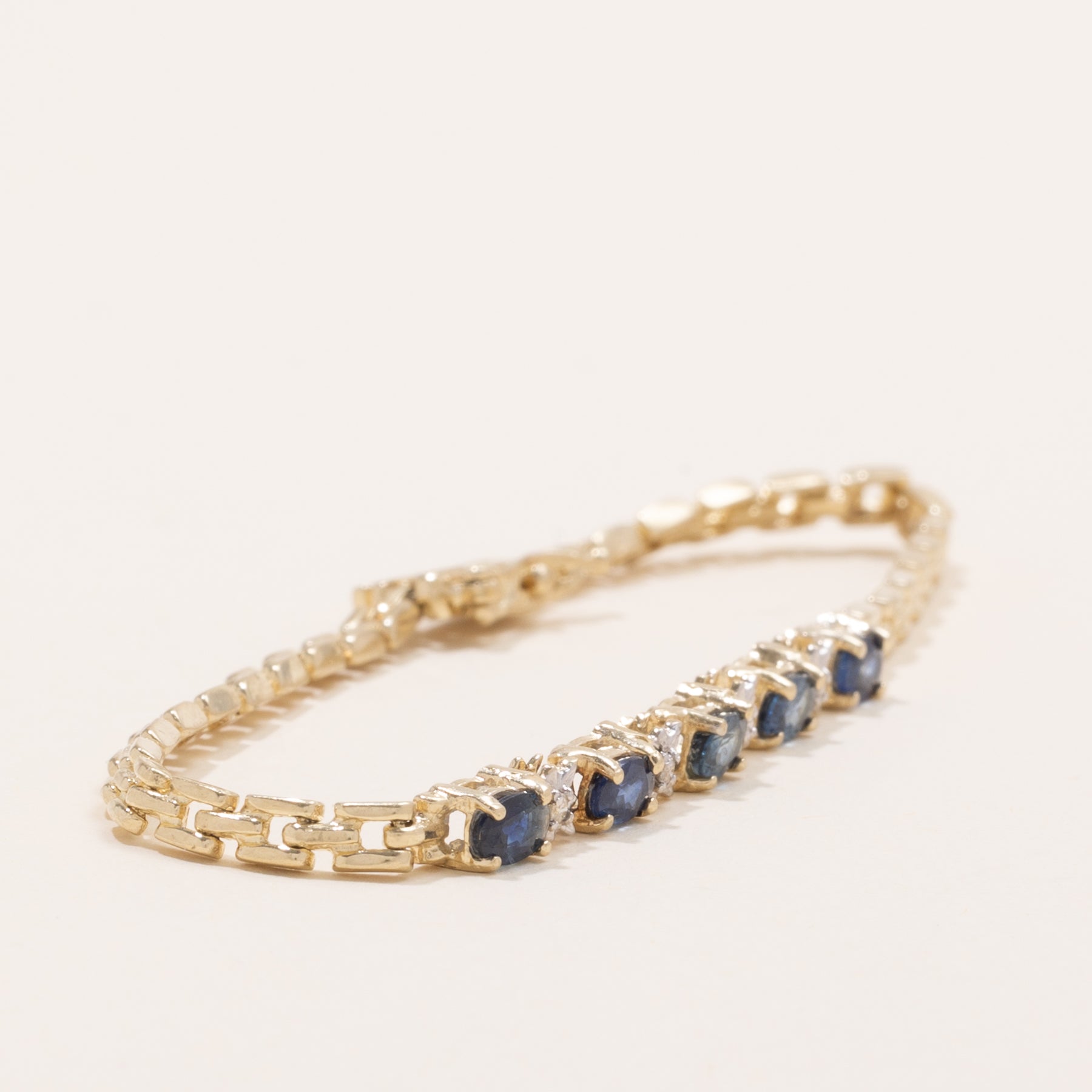 Bracelet en saphir et diamants à maillons panthère | 1,25 ct au total, 0,02 ct au total | 17,8 cm |