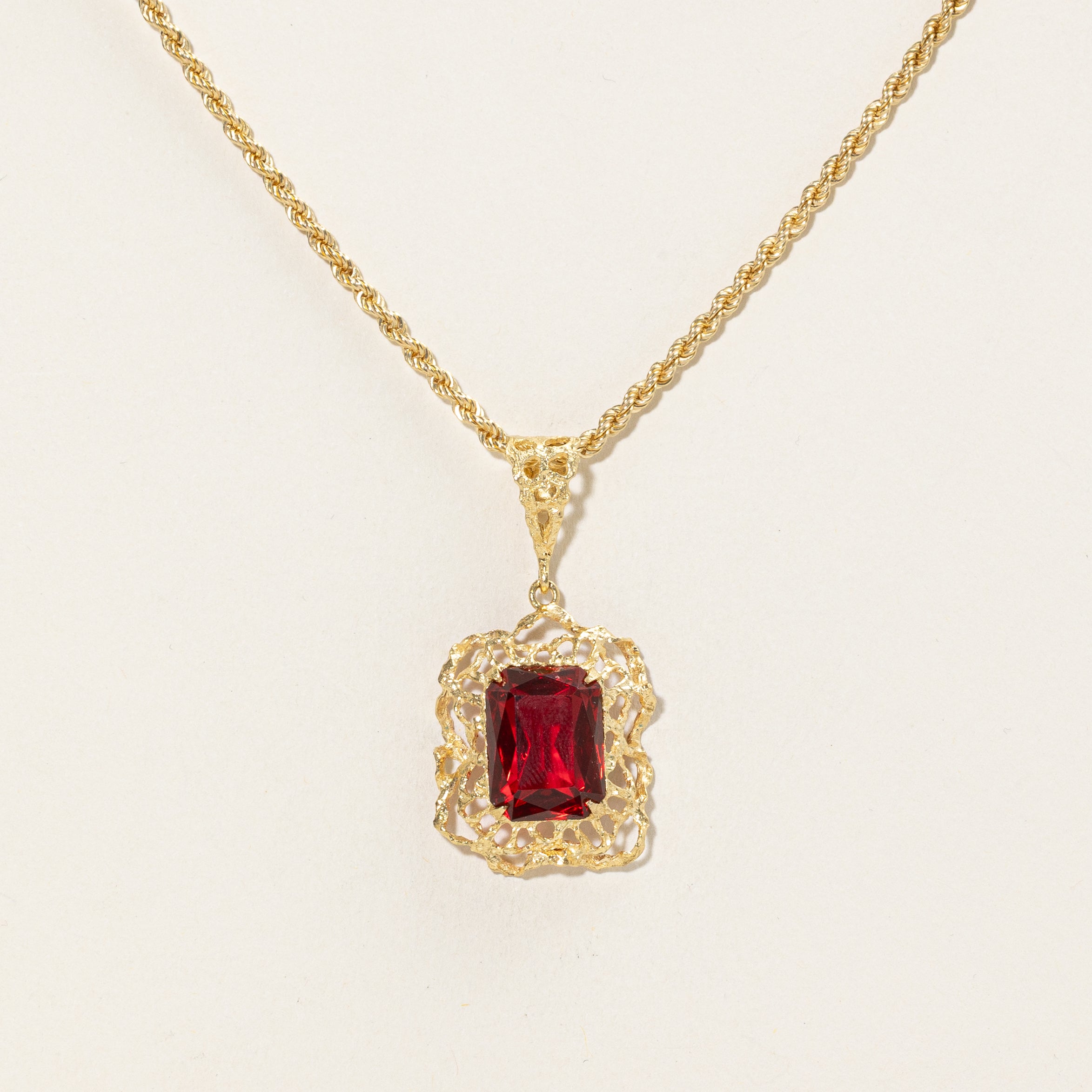 Red Glass Rope Chain Pendant Necklace | 15.0ct | 23" |